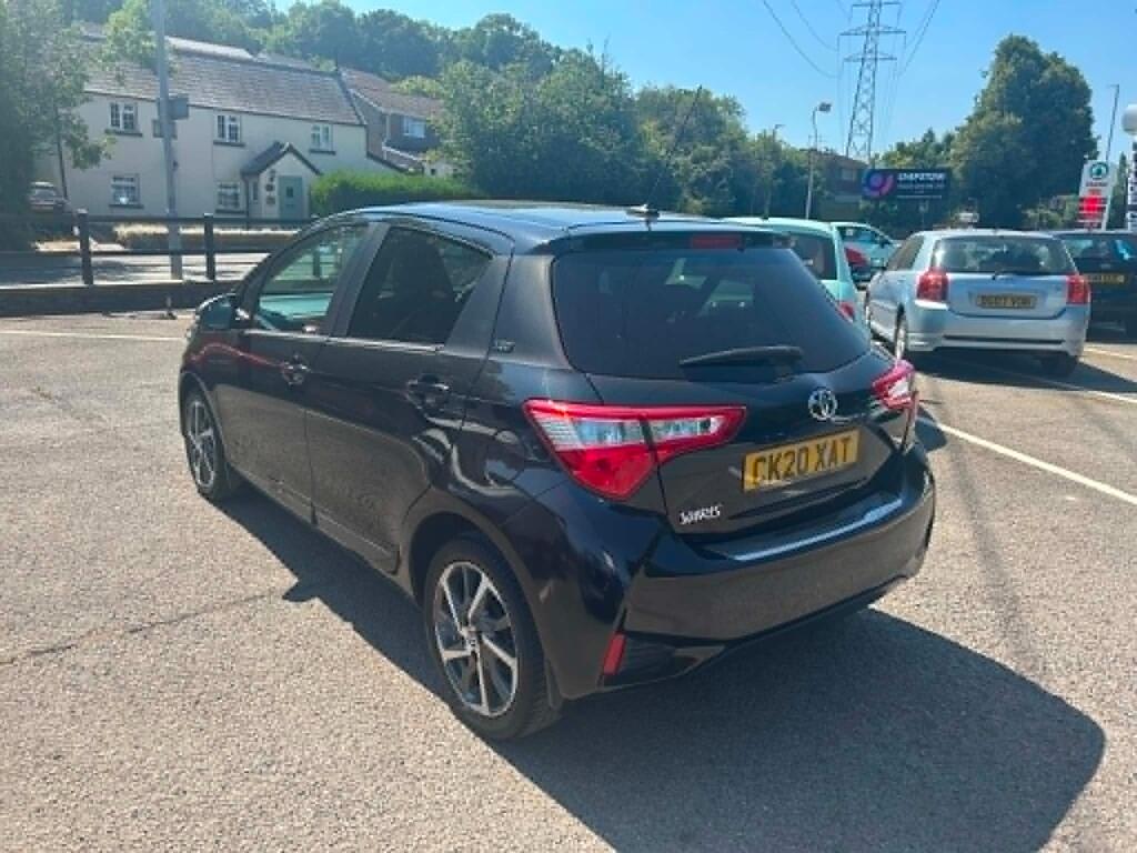 Toyota Yaris view 4