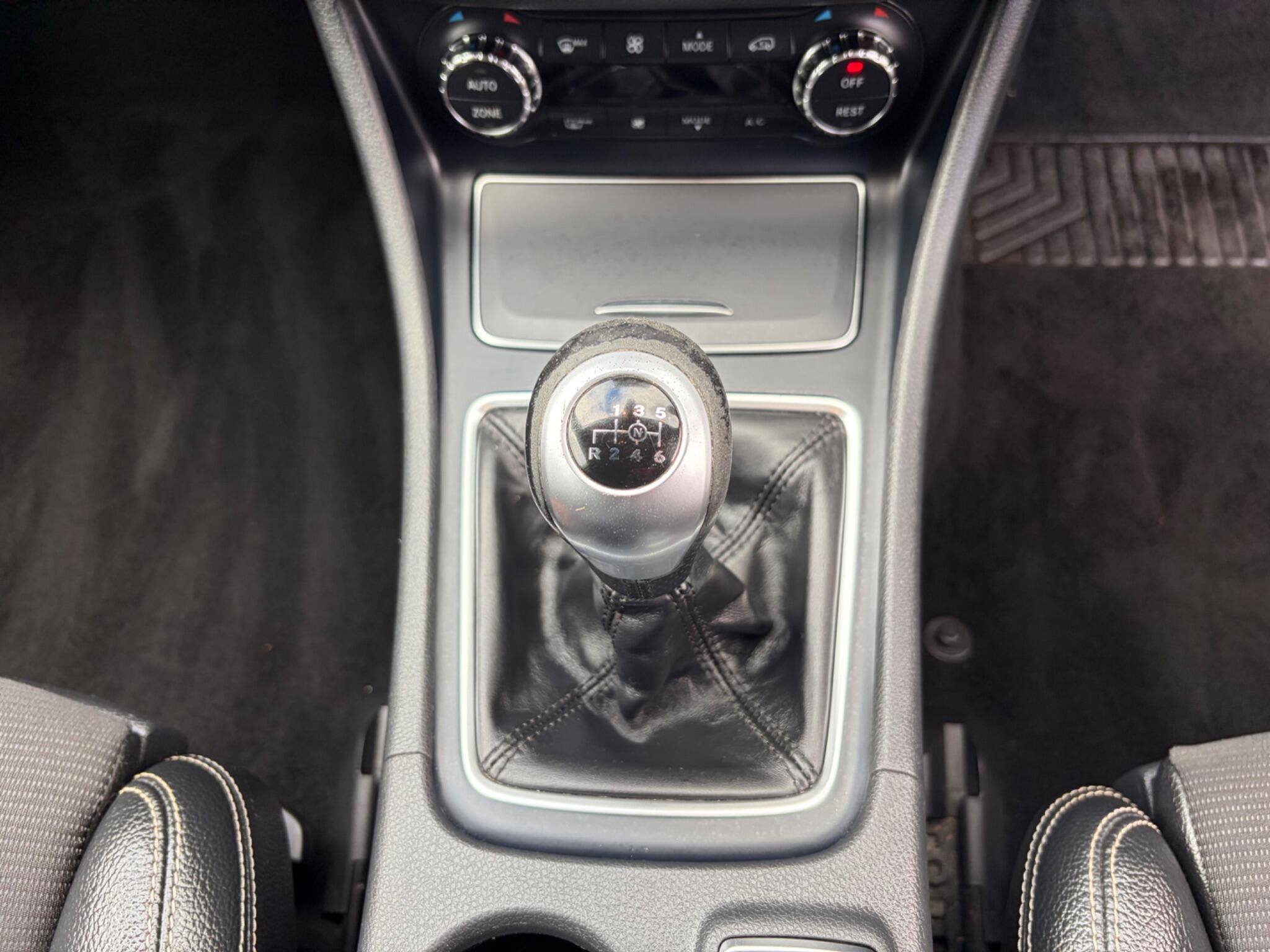 Mercedes-Benz Cla view 52