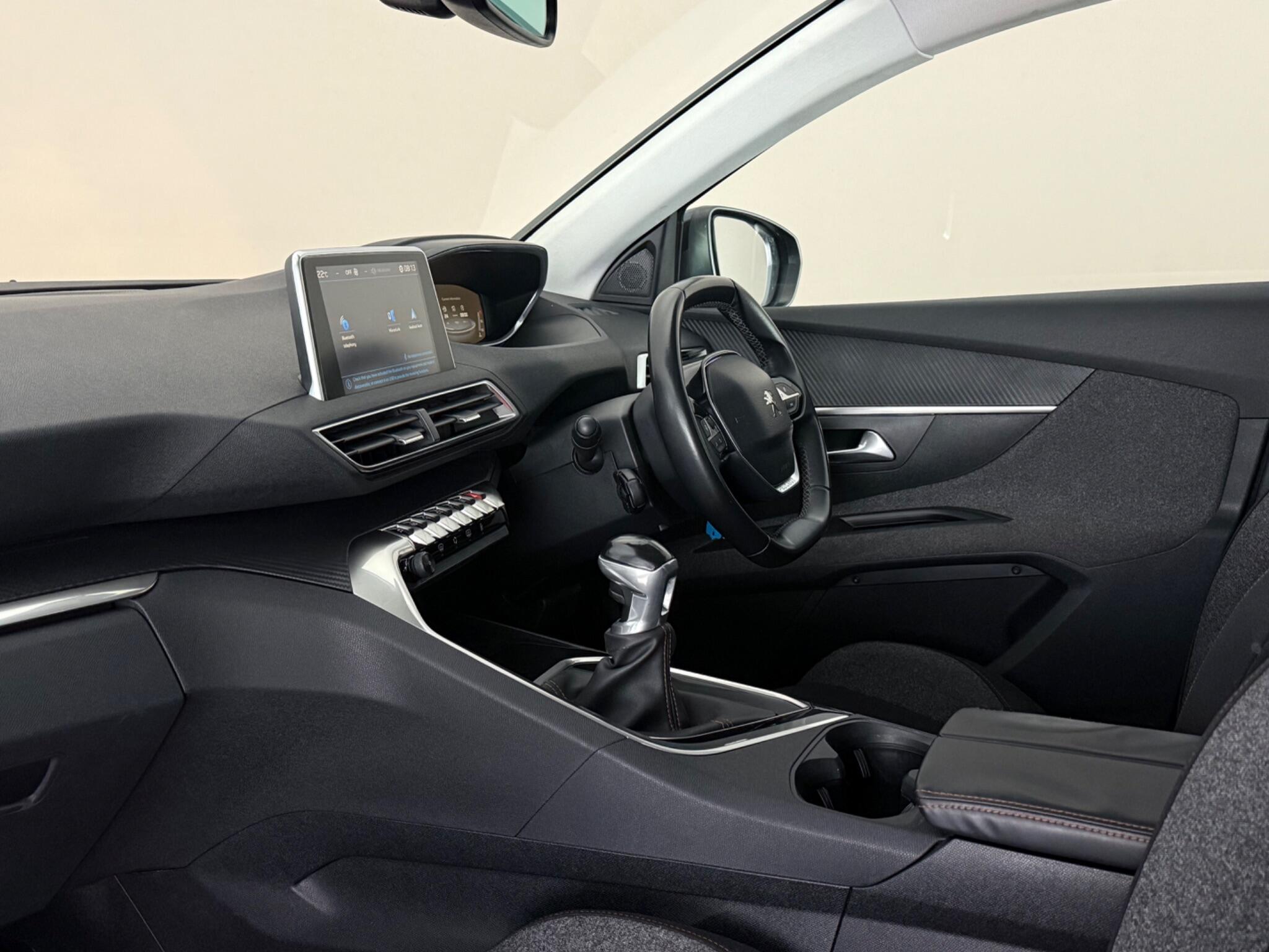 Peugeot 5008 view 4
