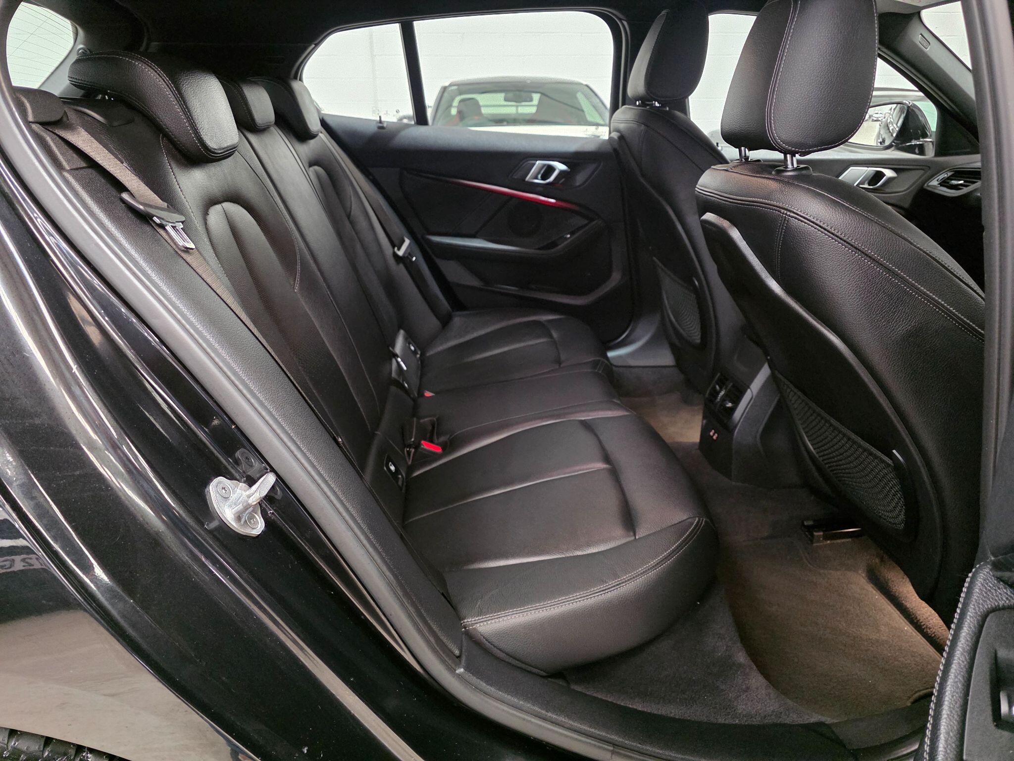 BMW 1 Series view 22