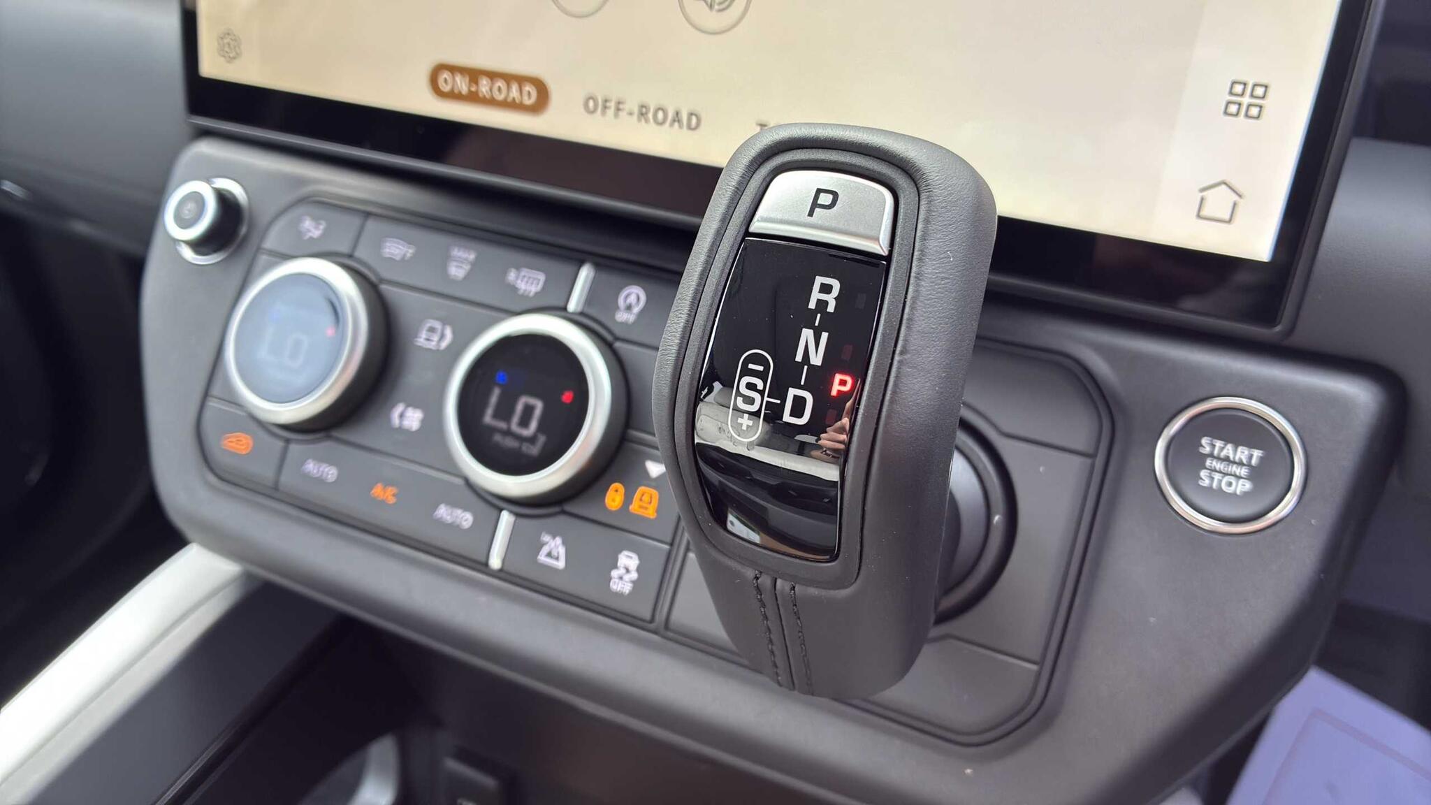 Land Rover Defender view 13