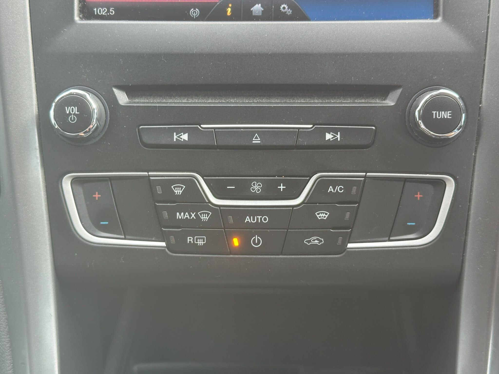 Ford Mondeo view 16