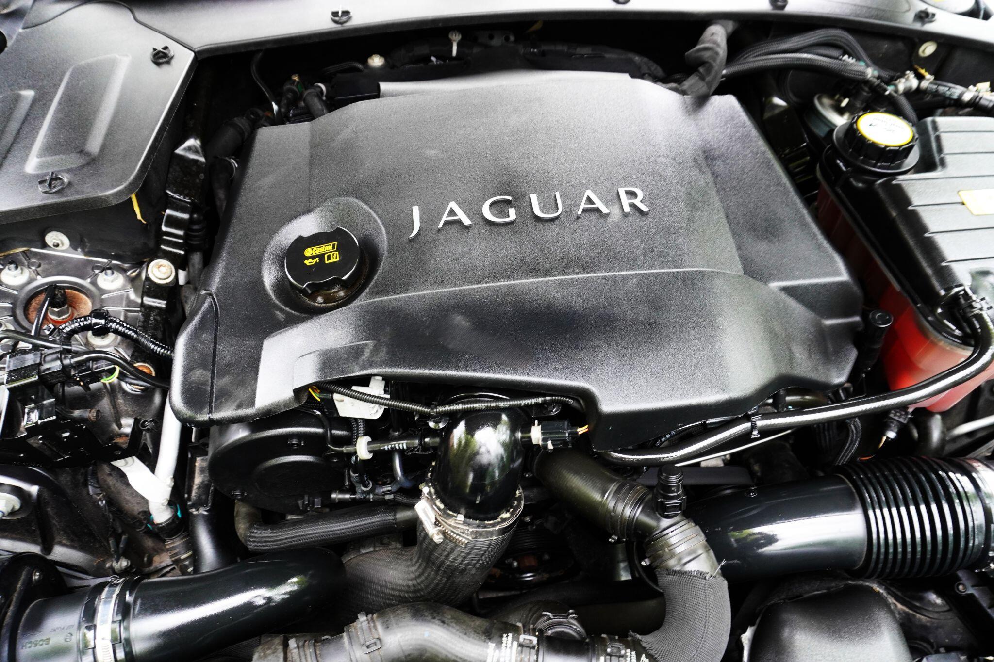Jaguar XJ view 80