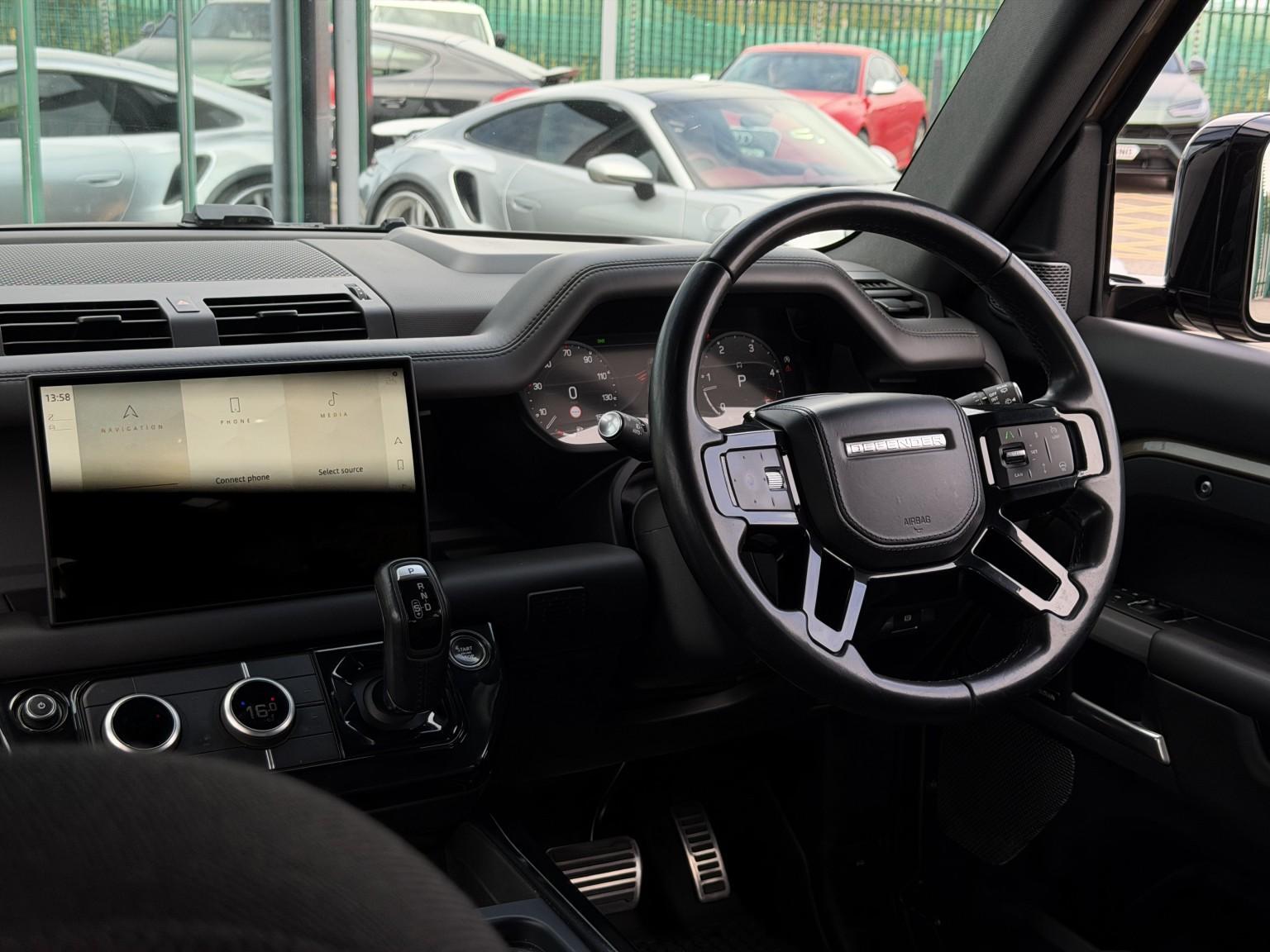 Land Rover Defender view 31