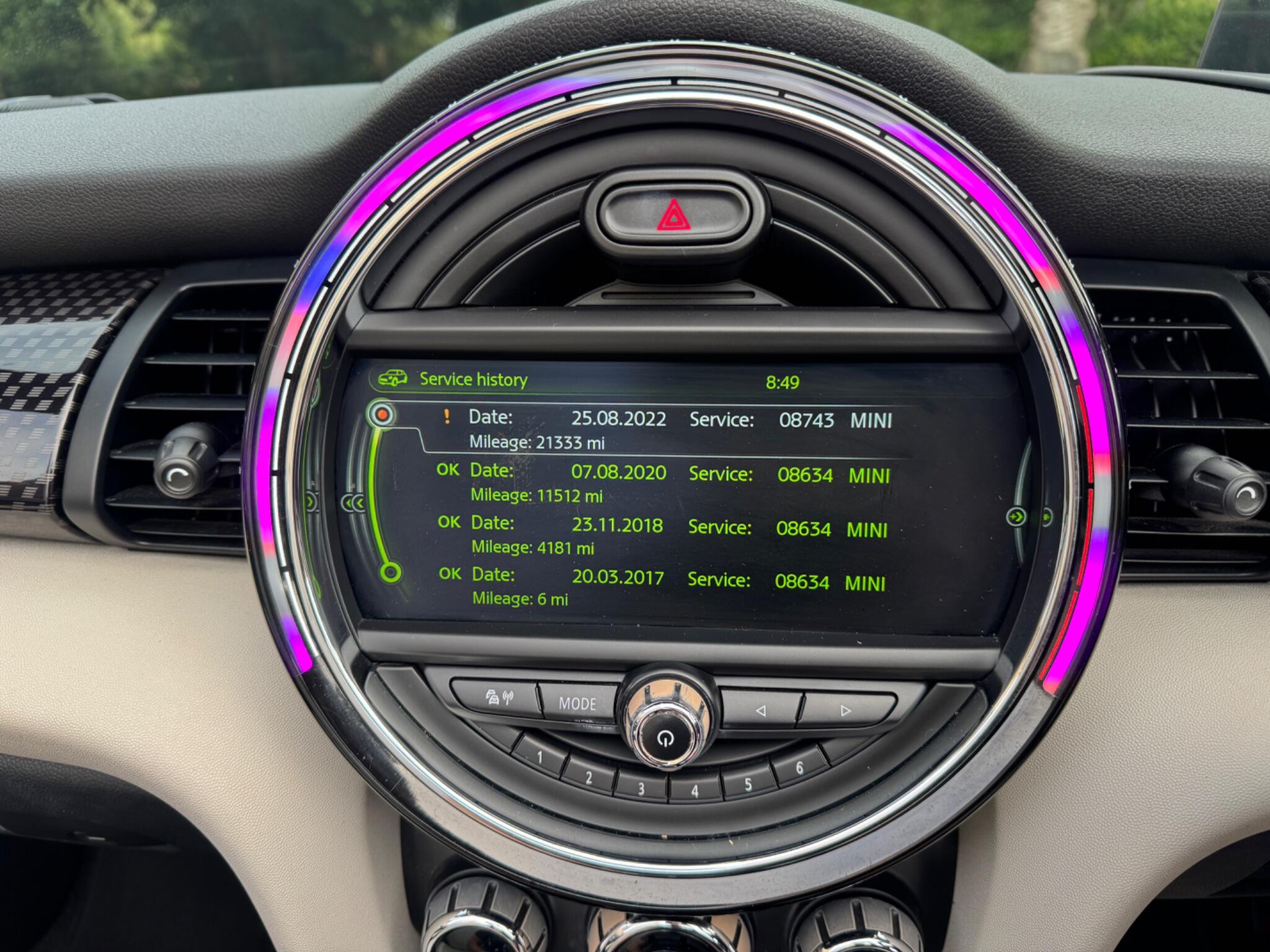 Mini Convertible view 57