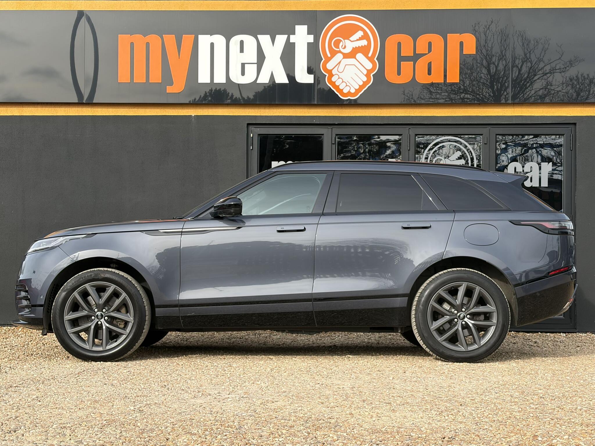 Land Rover Range Rover Velar view 5