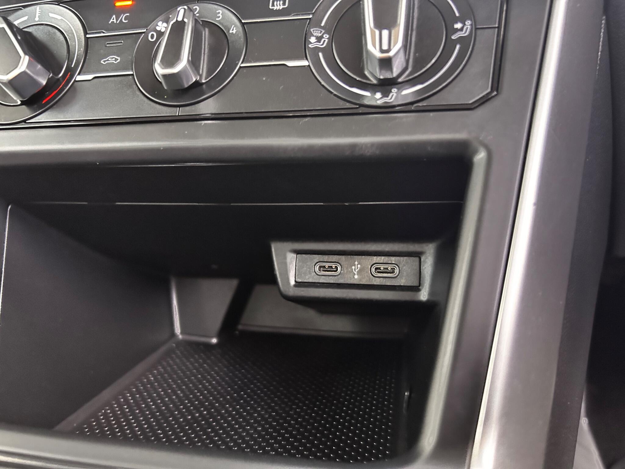 Volkswagen Polo view 8