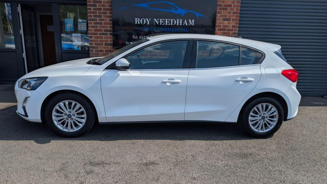 Ford Focus view 11