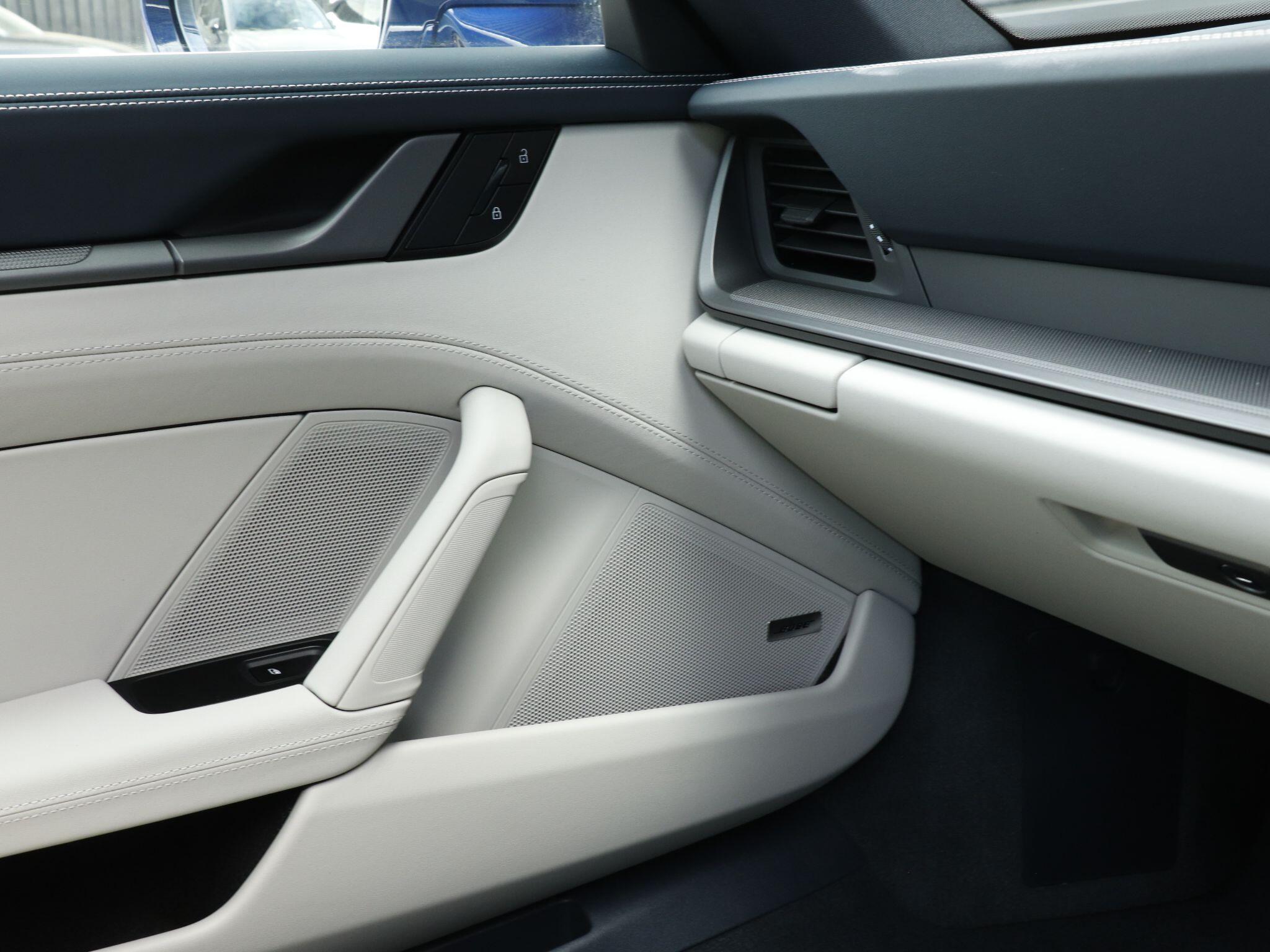 Porsche 911 view 29