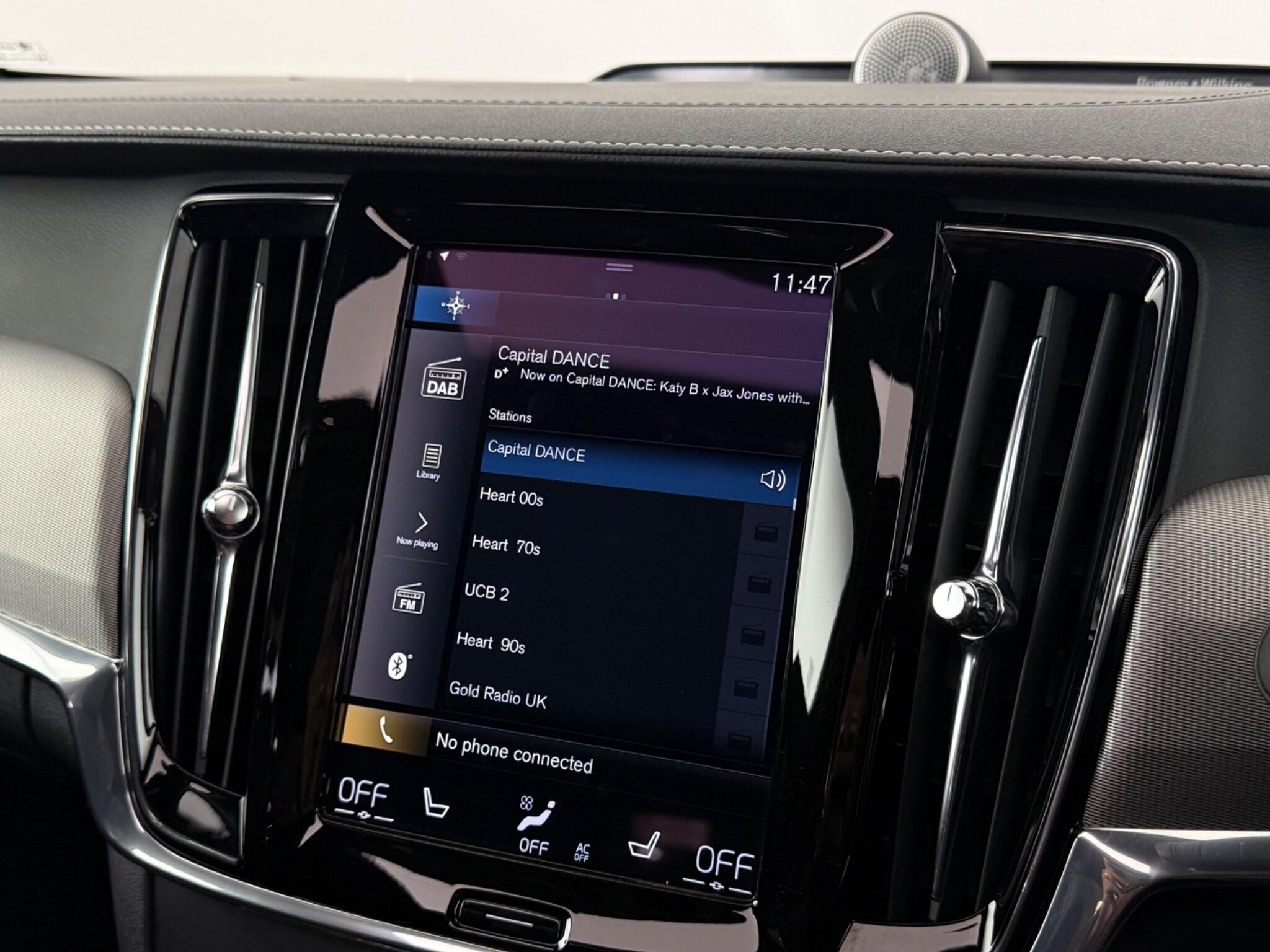 Volvo S90 view 28