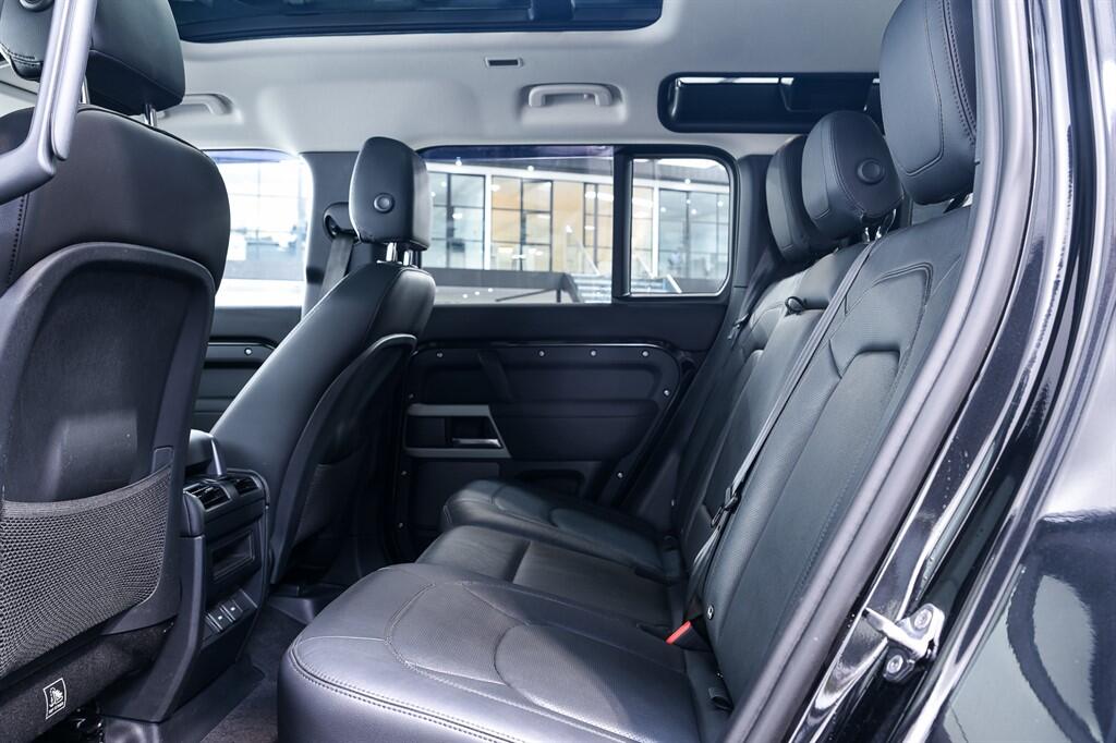 Land Rover Defender view 19
