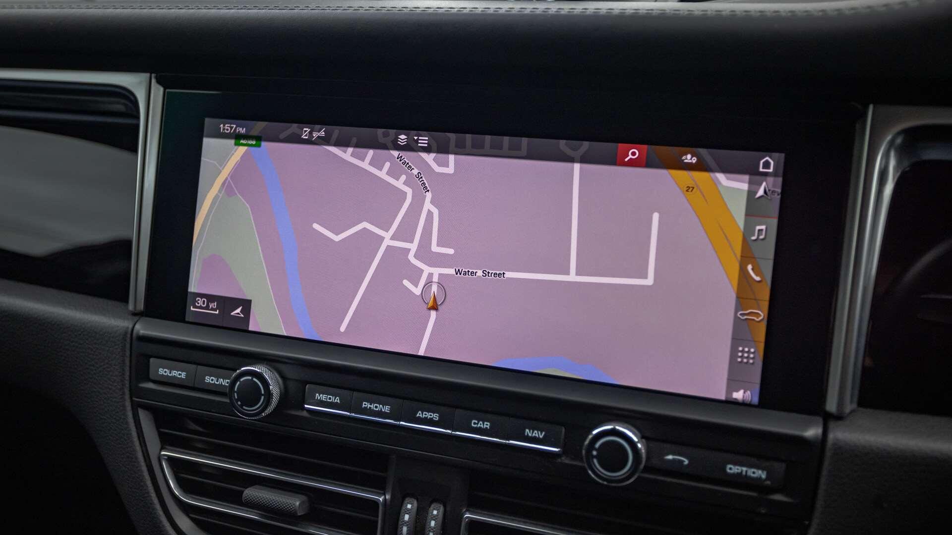 Porsche Macan view 18