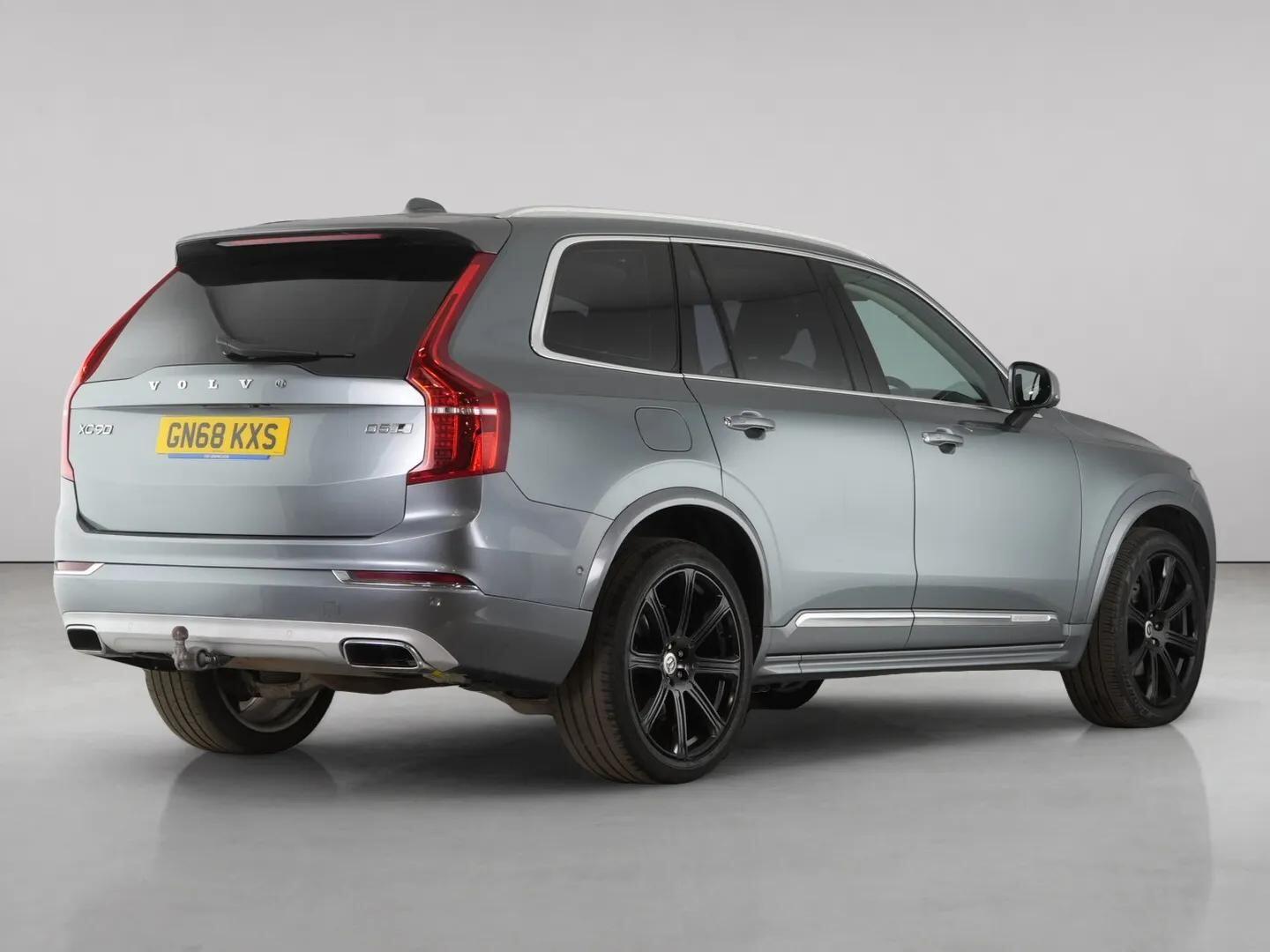 Volvo XC90 view 8