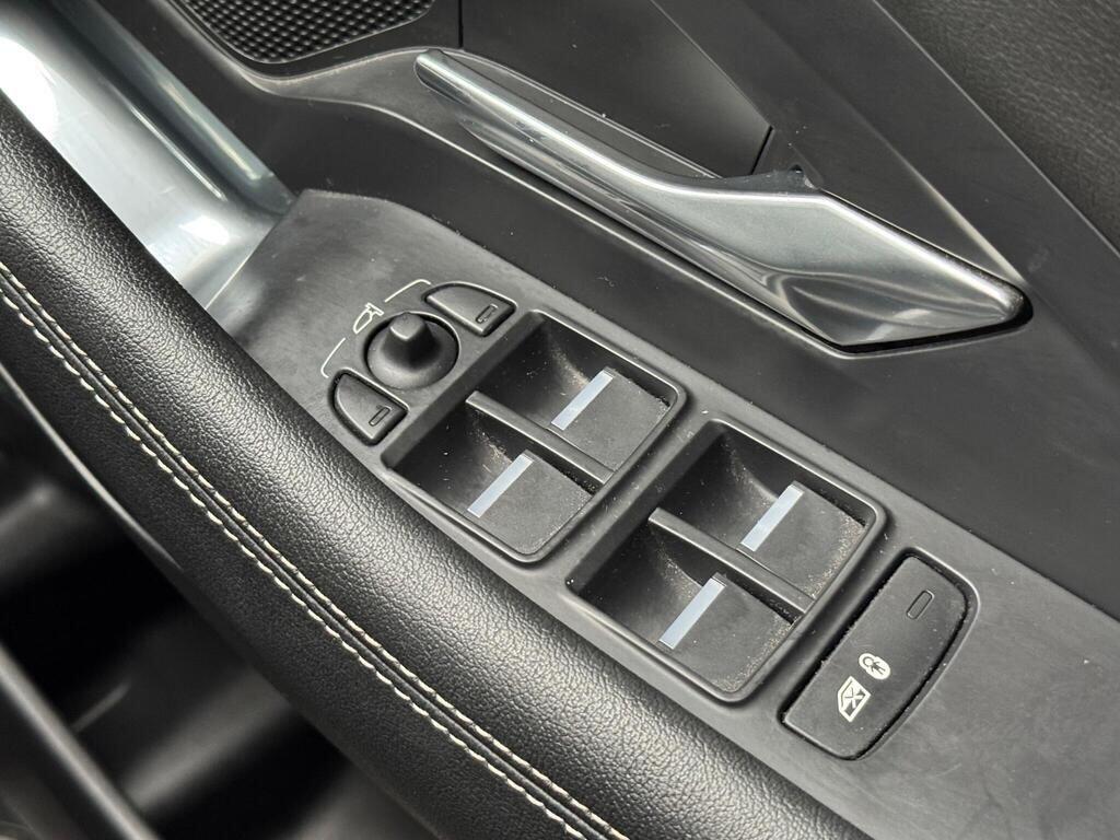 Jaguar E-Pace view 45