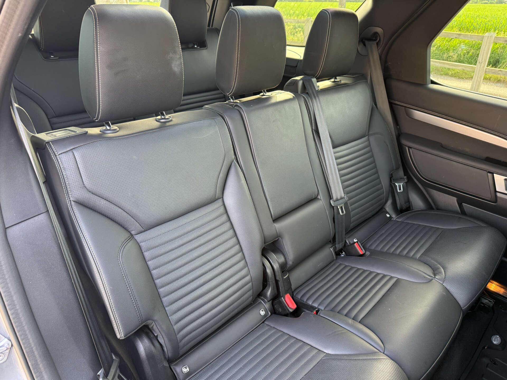 Land Rover Discovery view 18