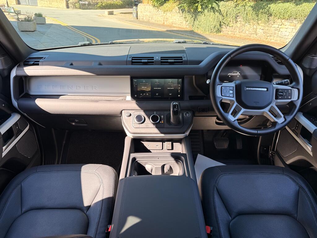 Land Rover Defender view 62