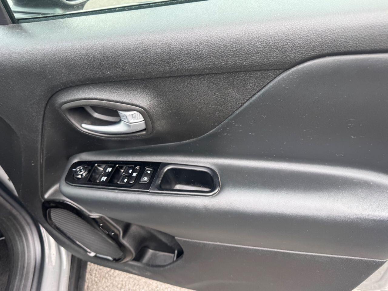 Jeep Renegade view 12