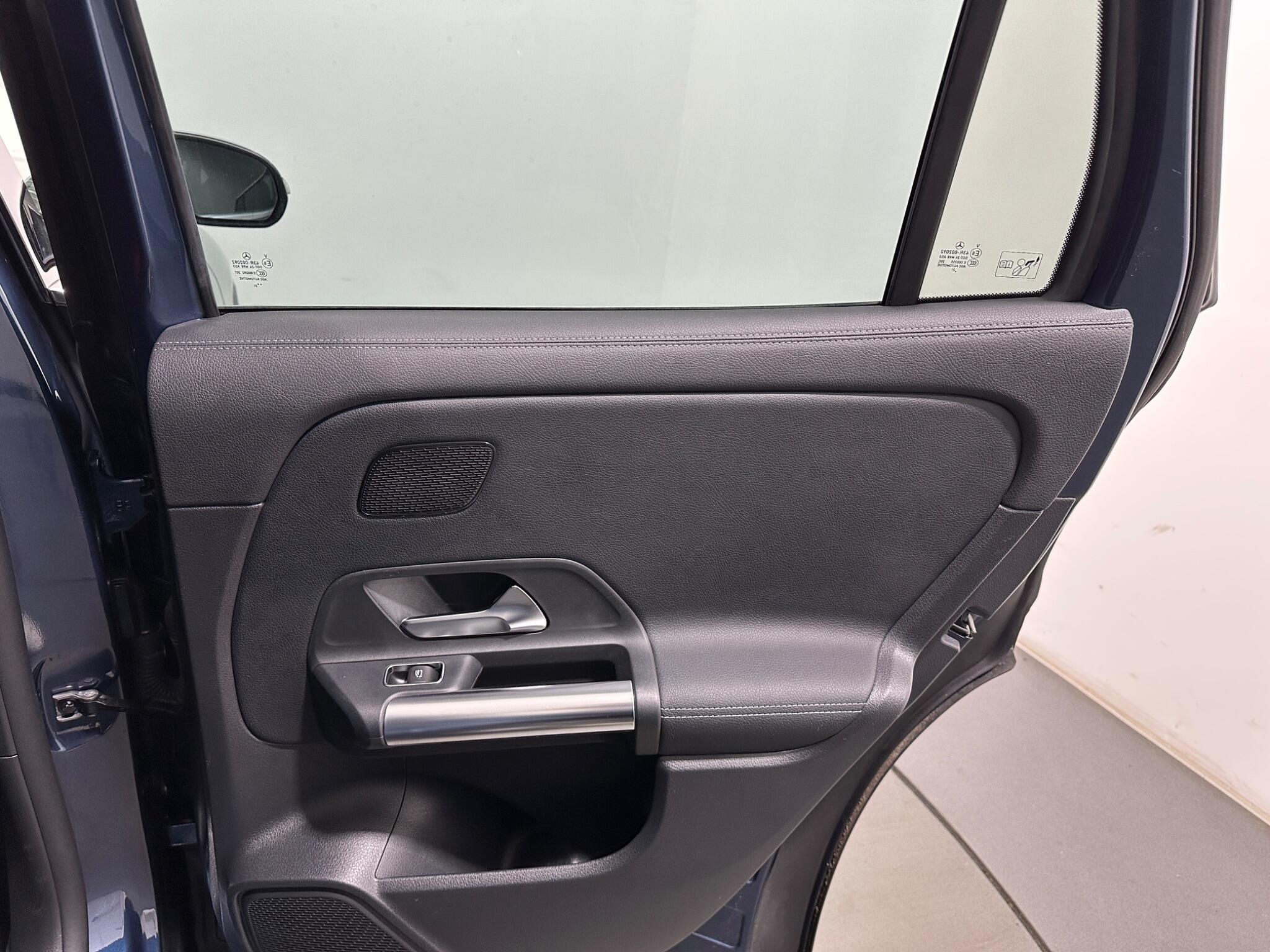 Mercedes-Benz Gla view 45