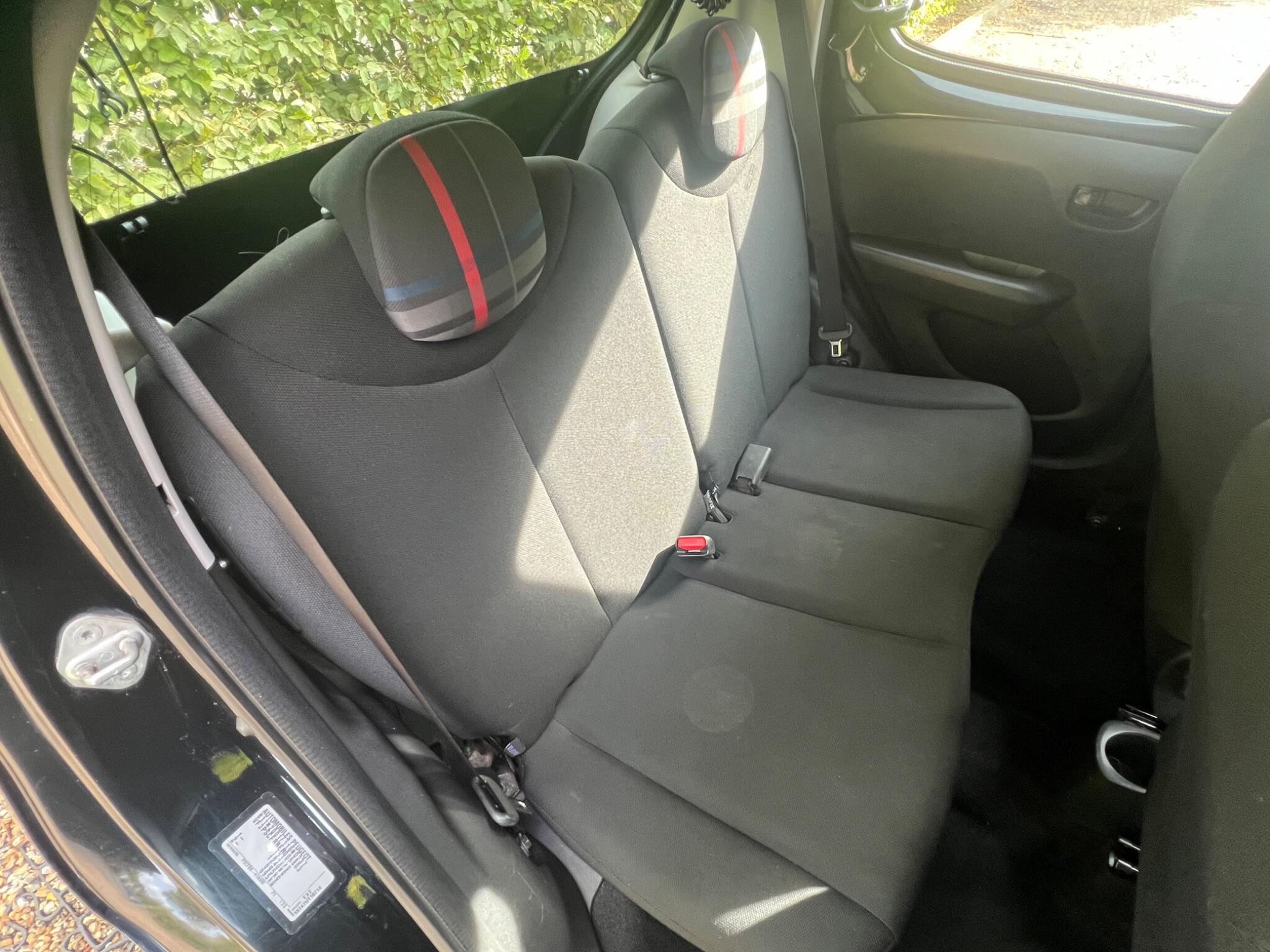 Peugeot 108 view 16