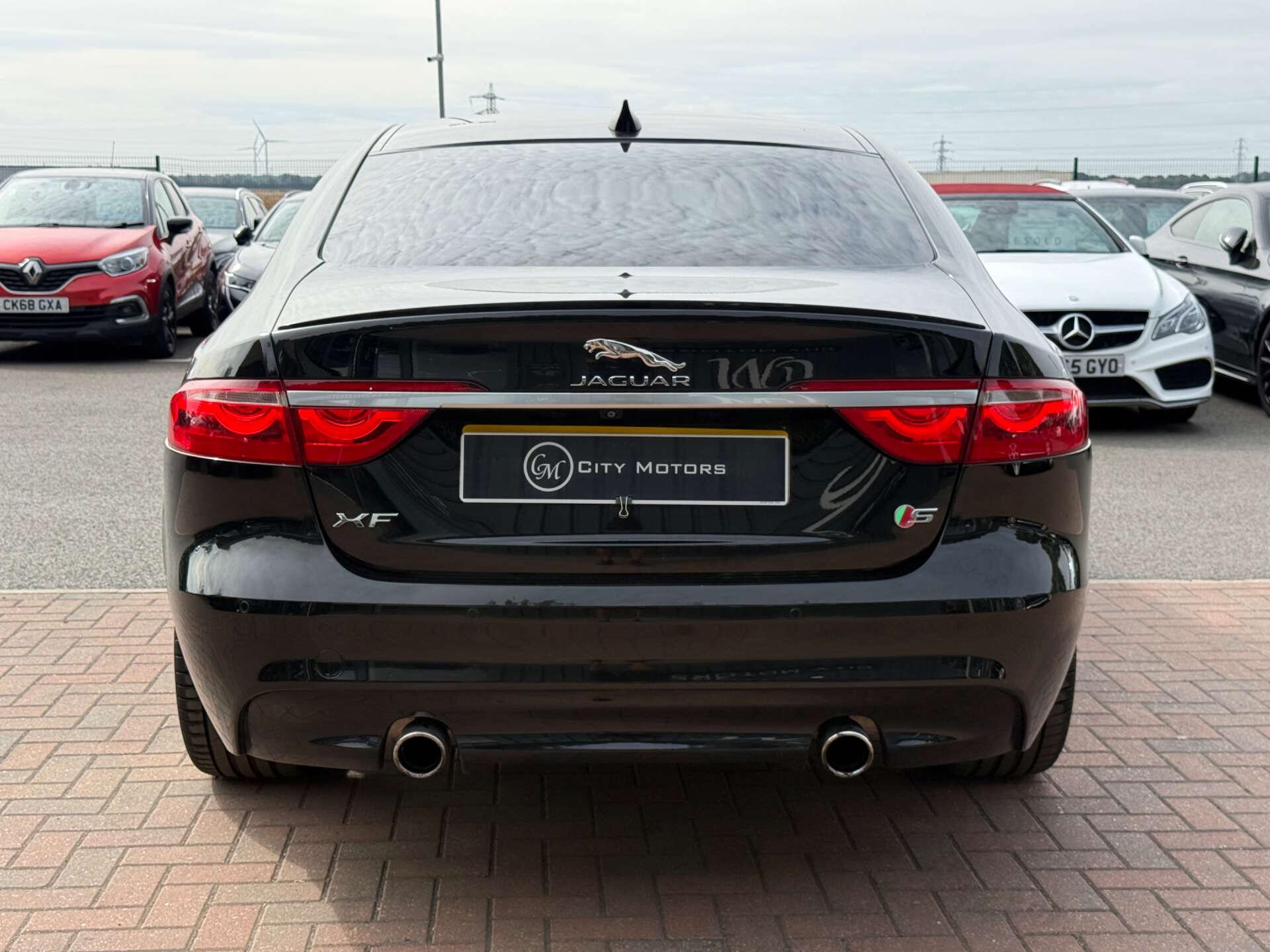 Jaguar XF view 17
