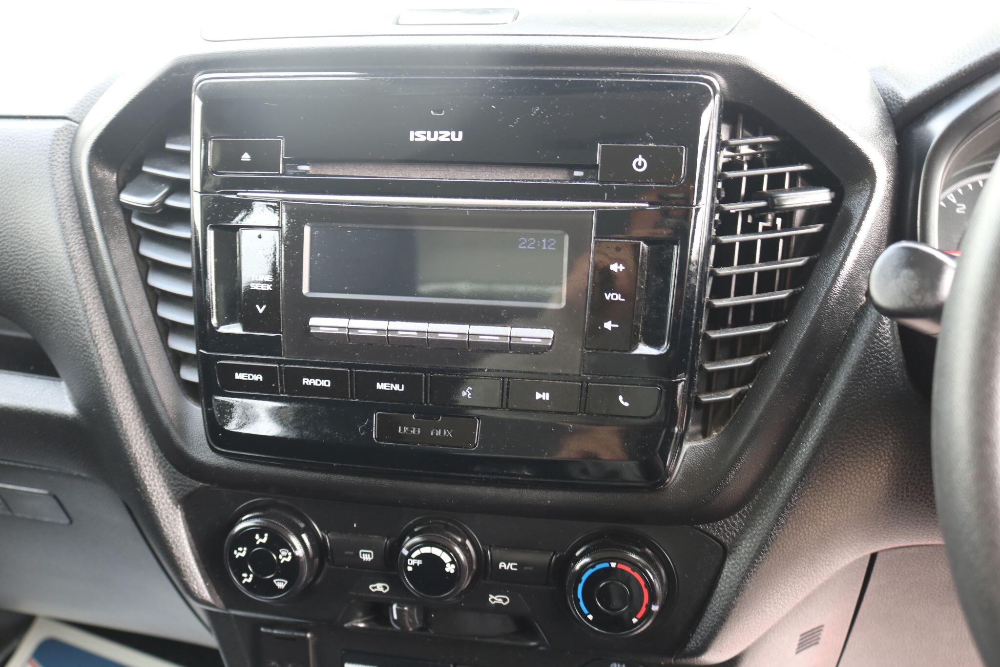 Isuzu D-Max view 15