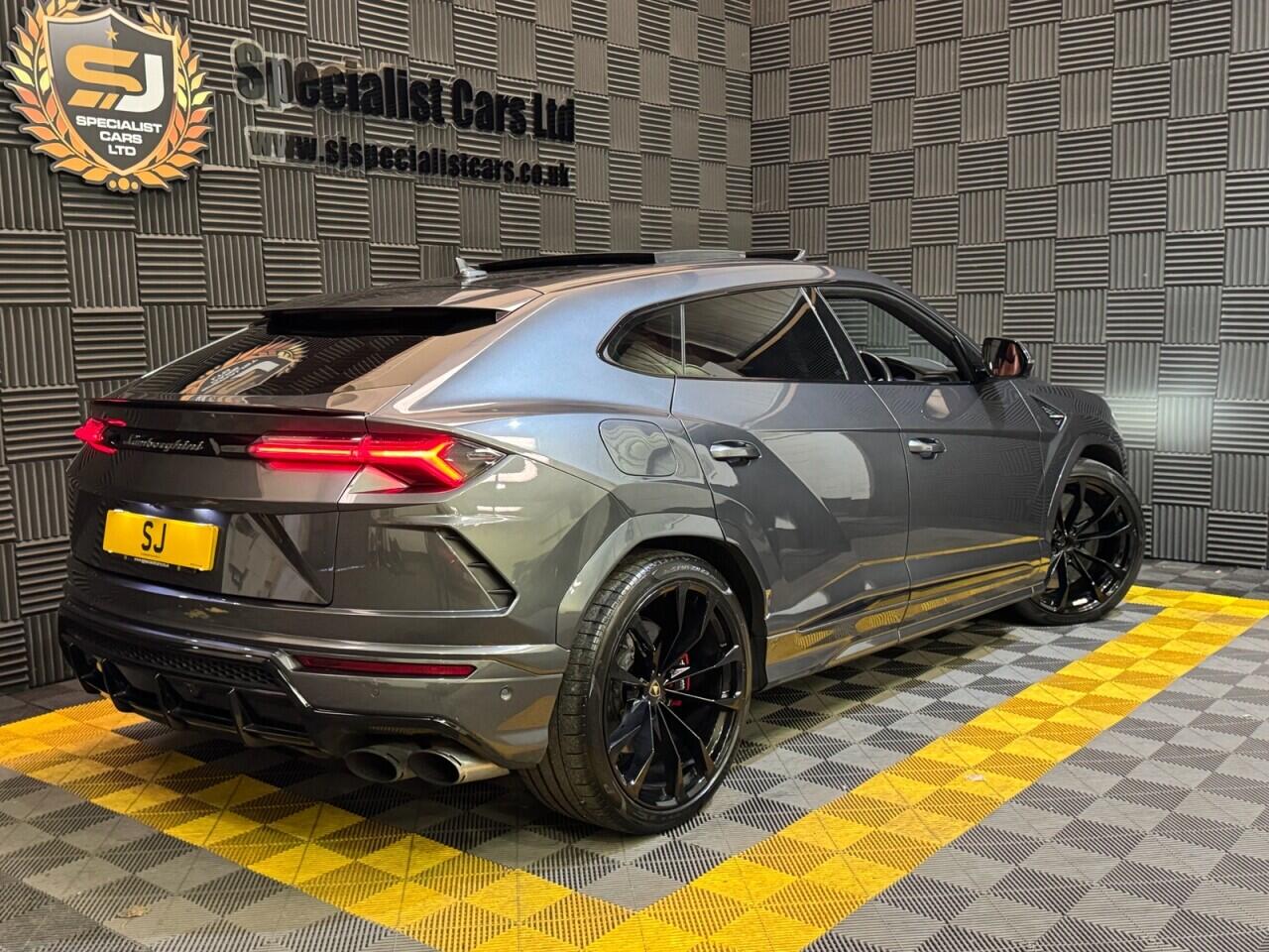 Lamborghini Urus view 27