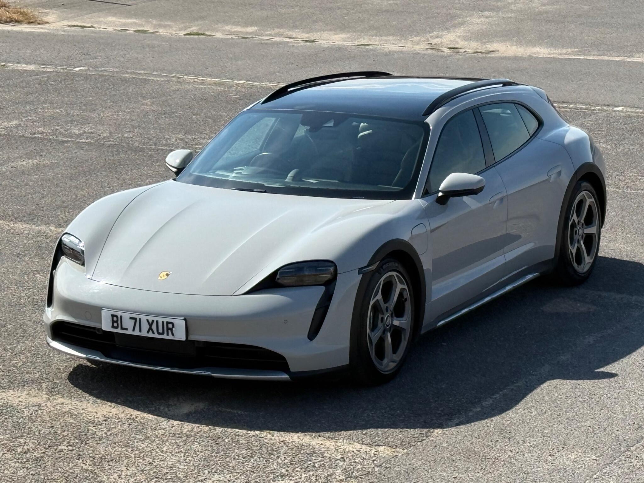 Porsche Taycan view 75