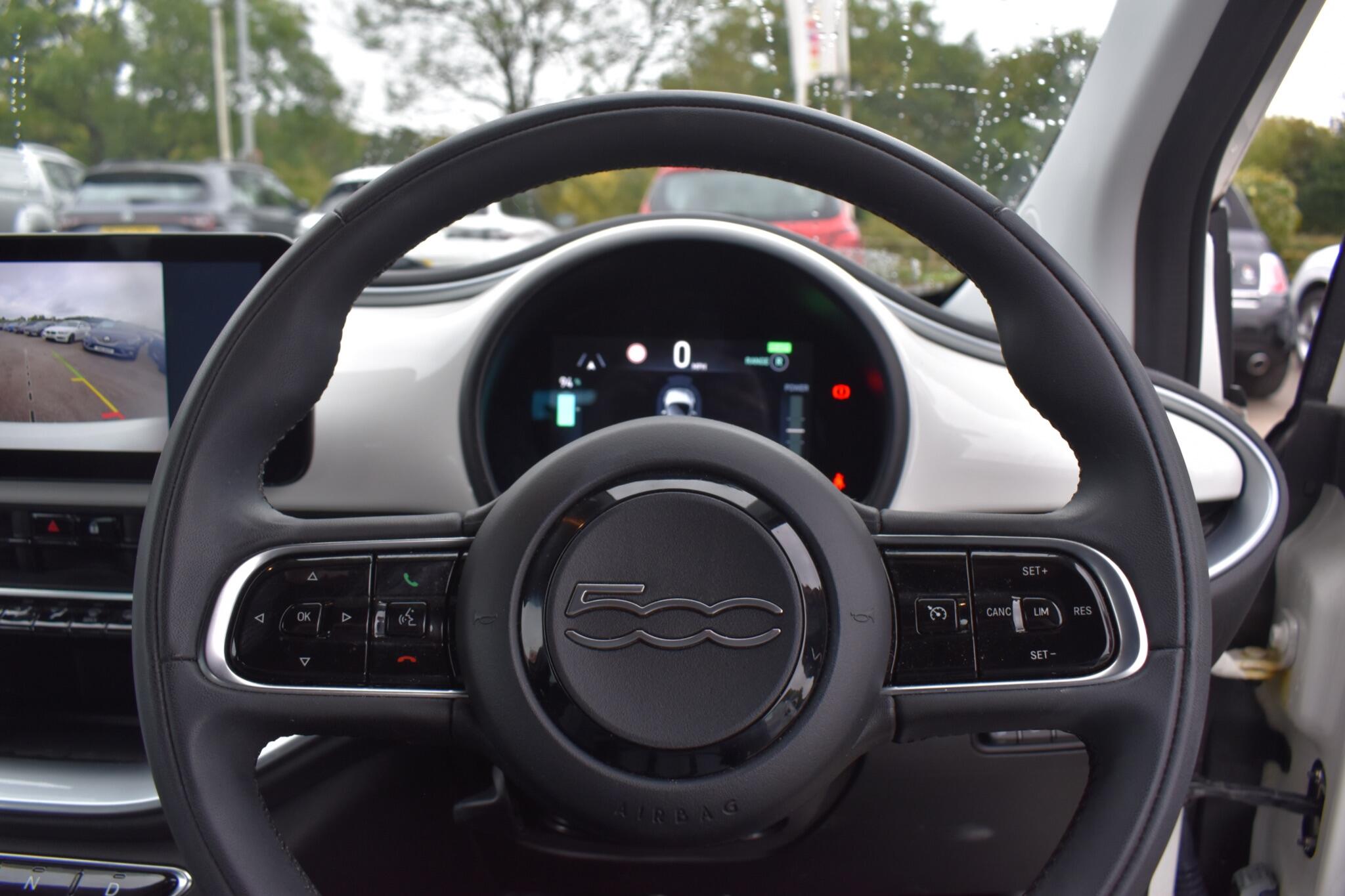 500e C - 42kWh Icon Auto 2dr - Image 24