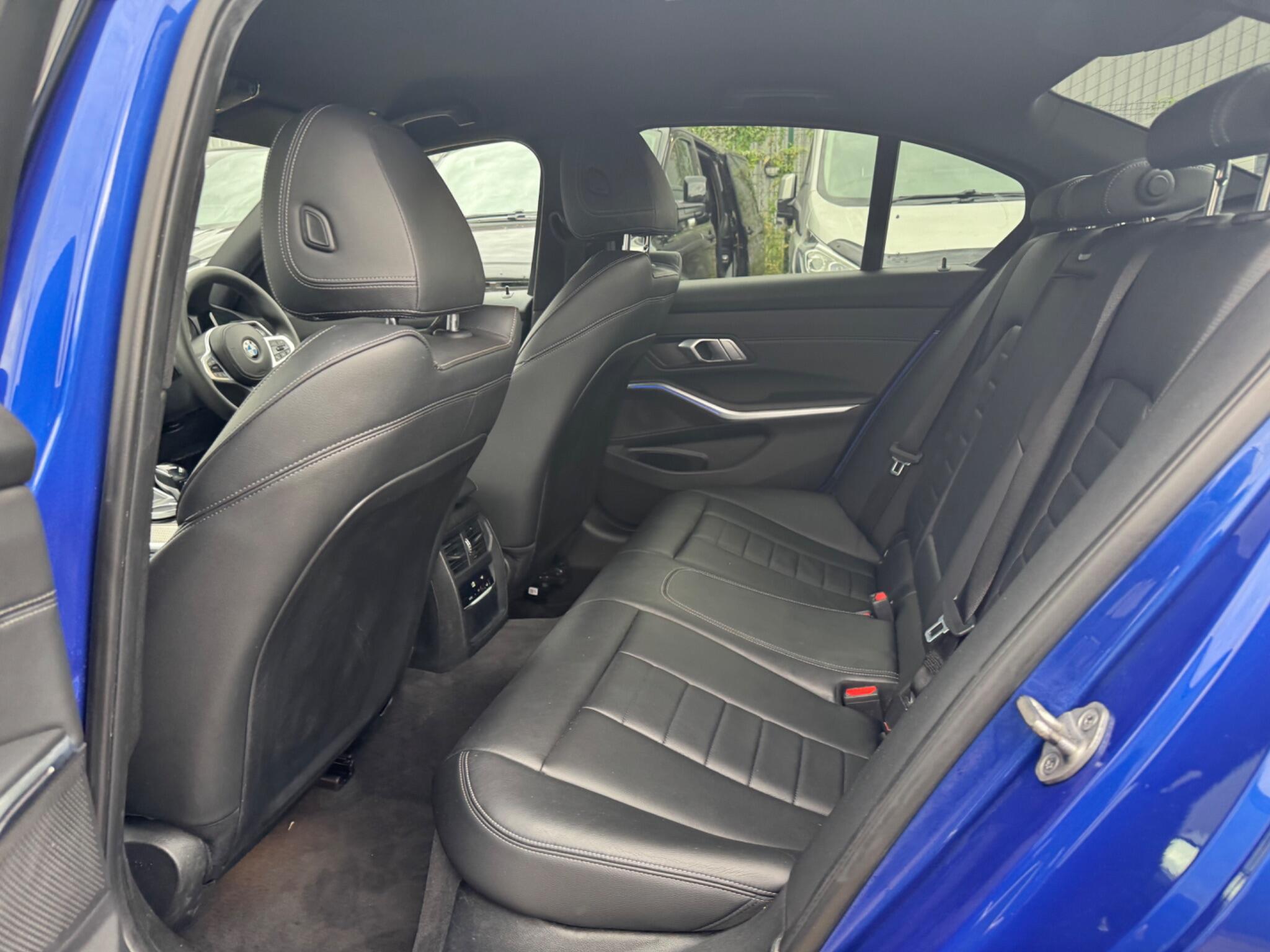 BMW 3 Series view 21