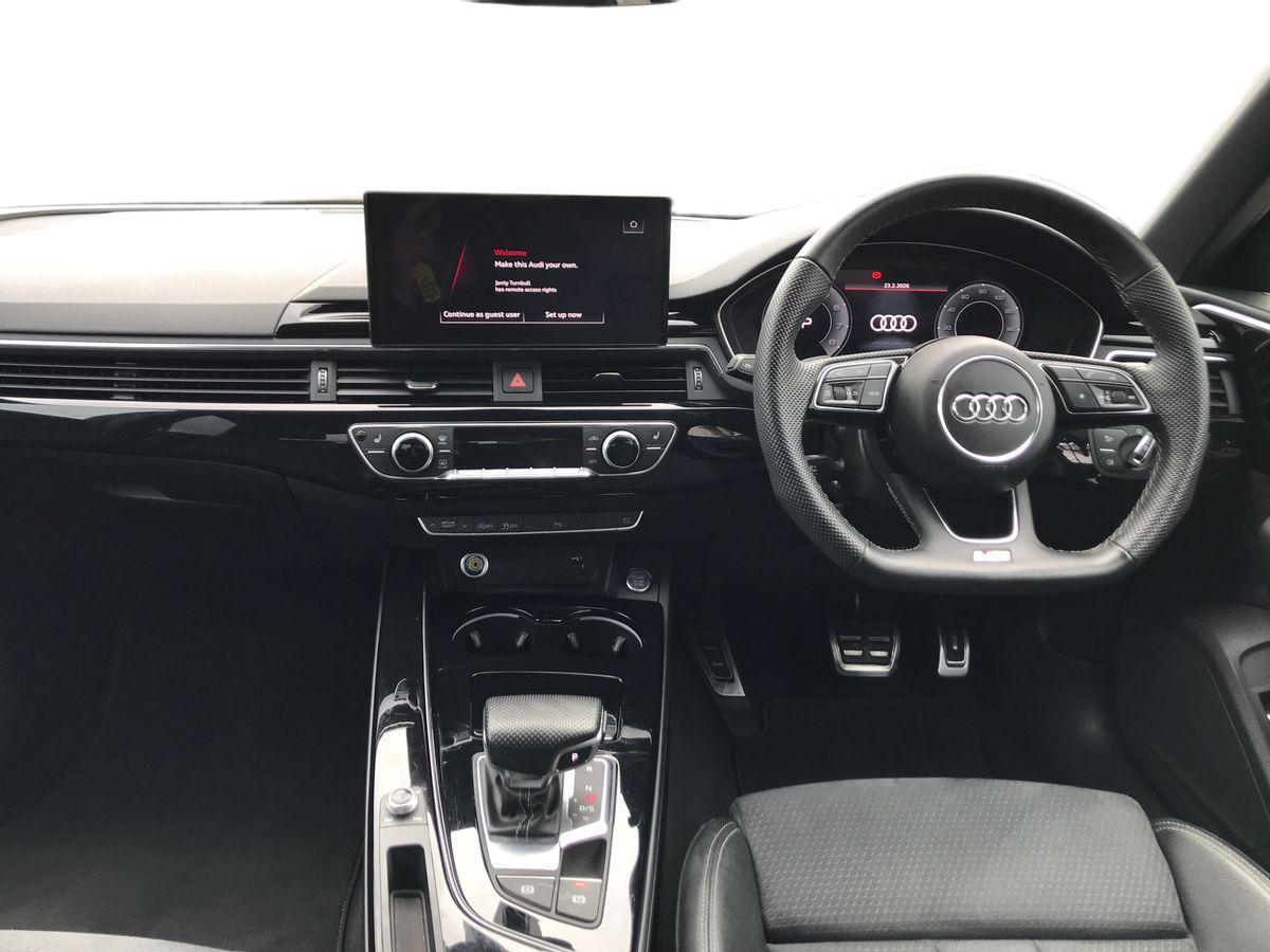 Audi A4 view 4