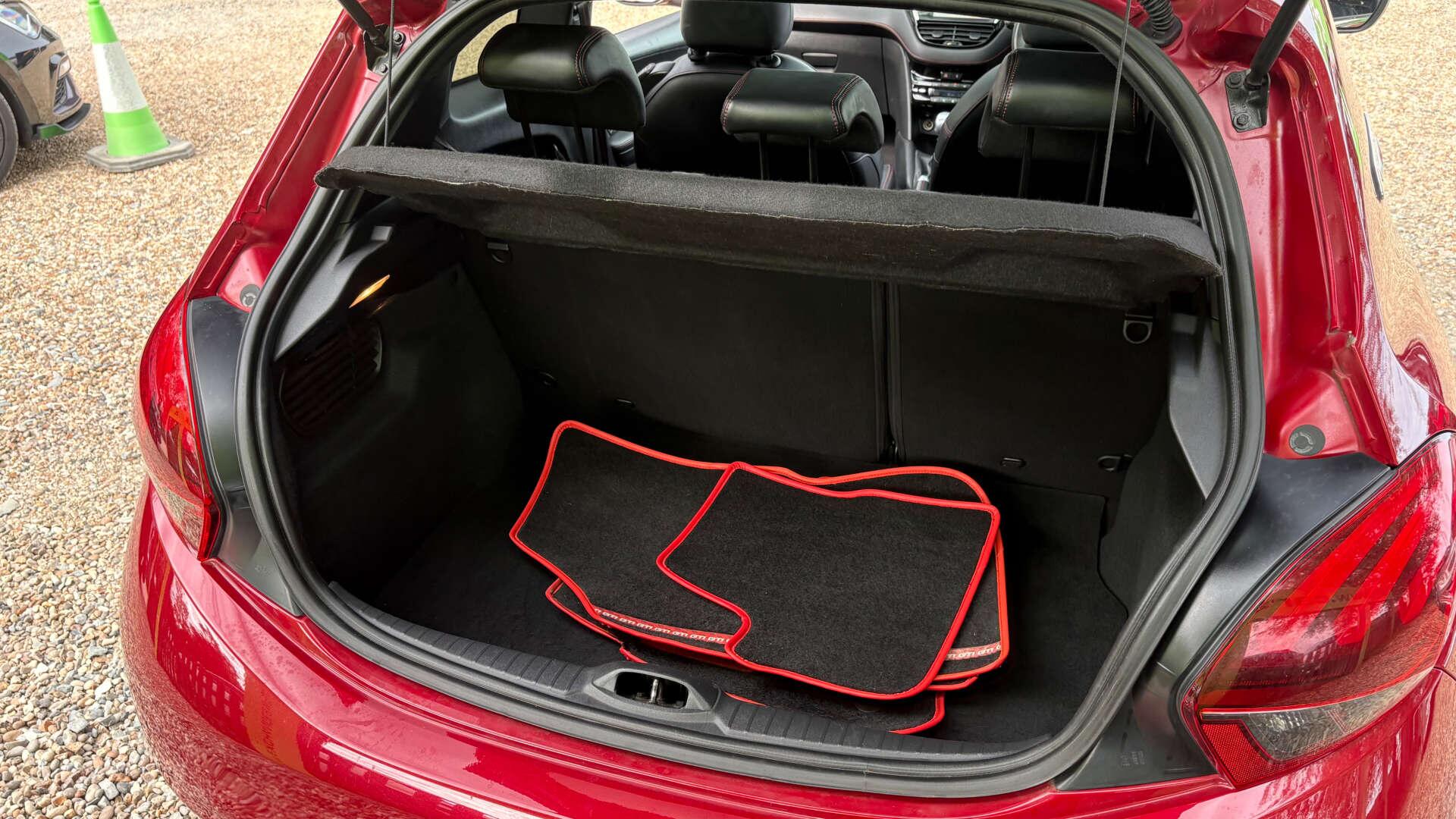 Peugeot 208 view 33