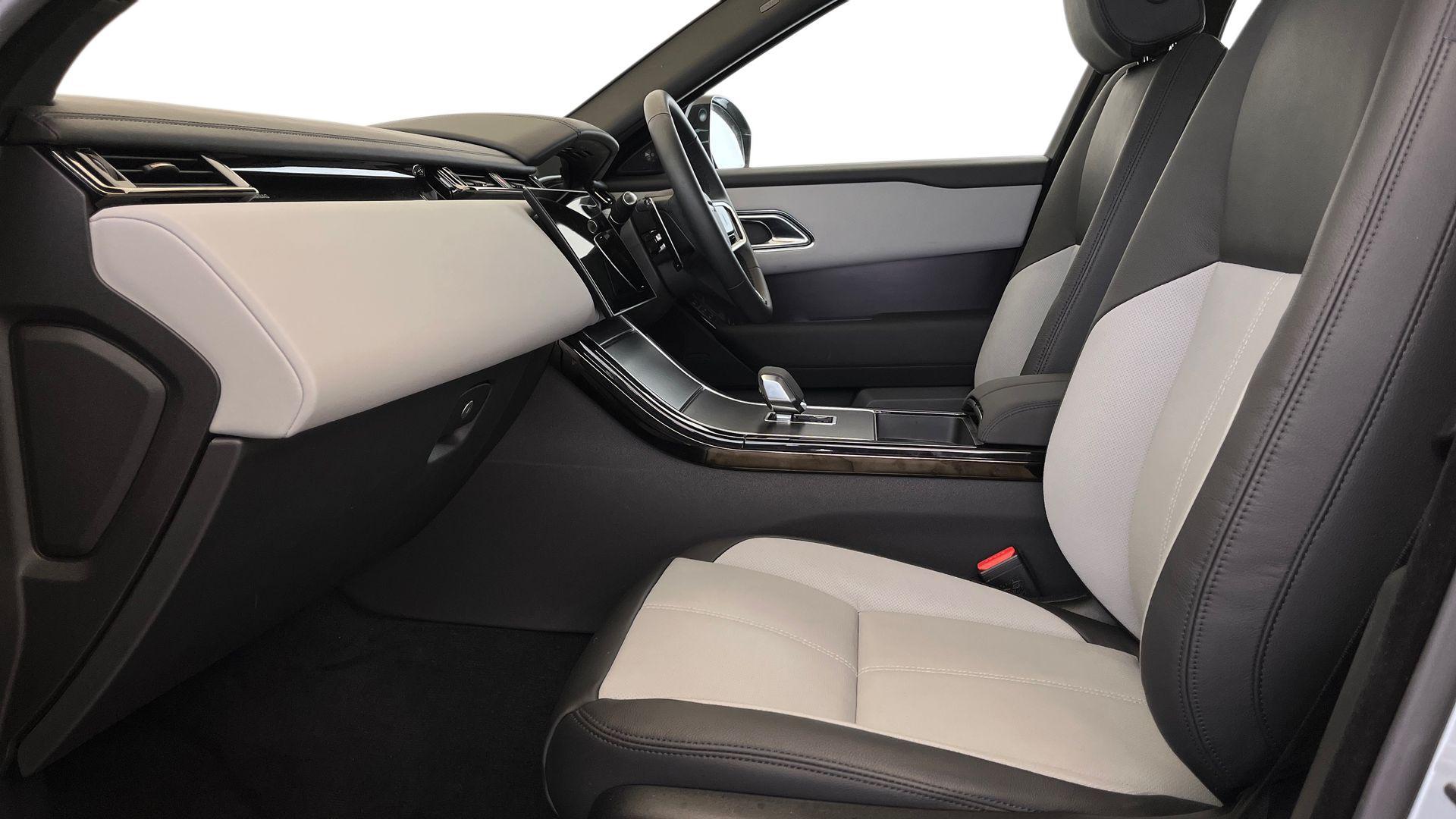 Land Rover Range Rover Velar view 3