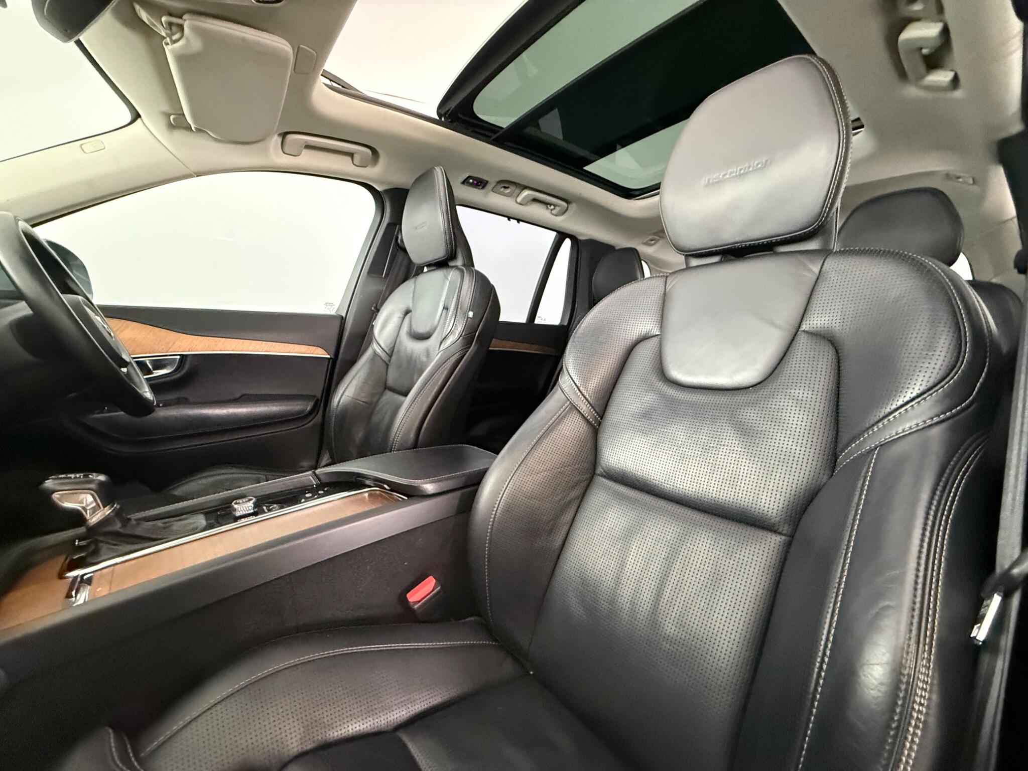 Volvo XC90 view 32