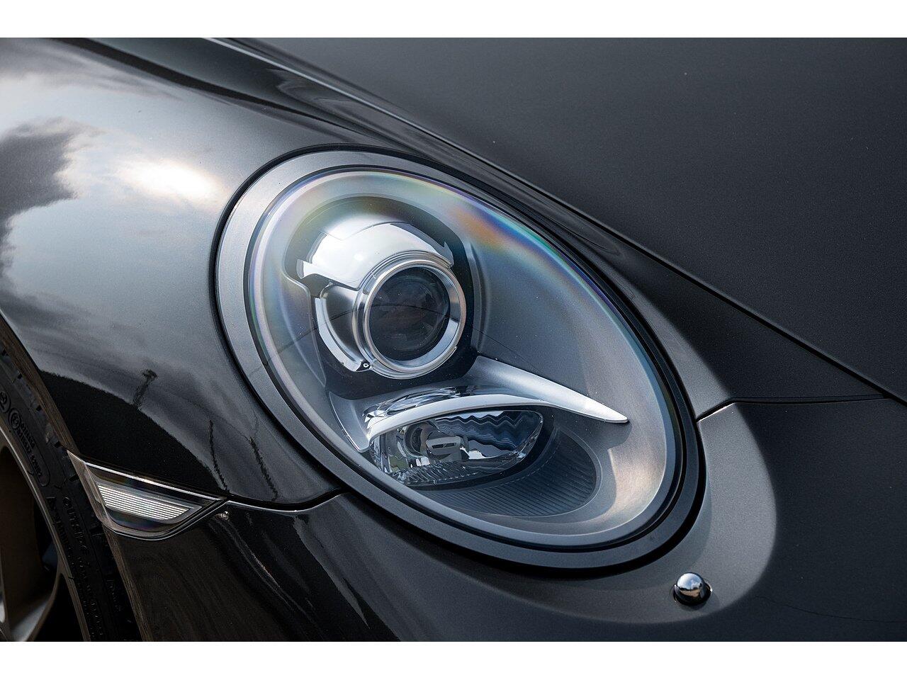 Porsche 911 view 17