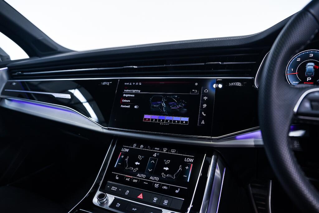 Audi Q7 view 23