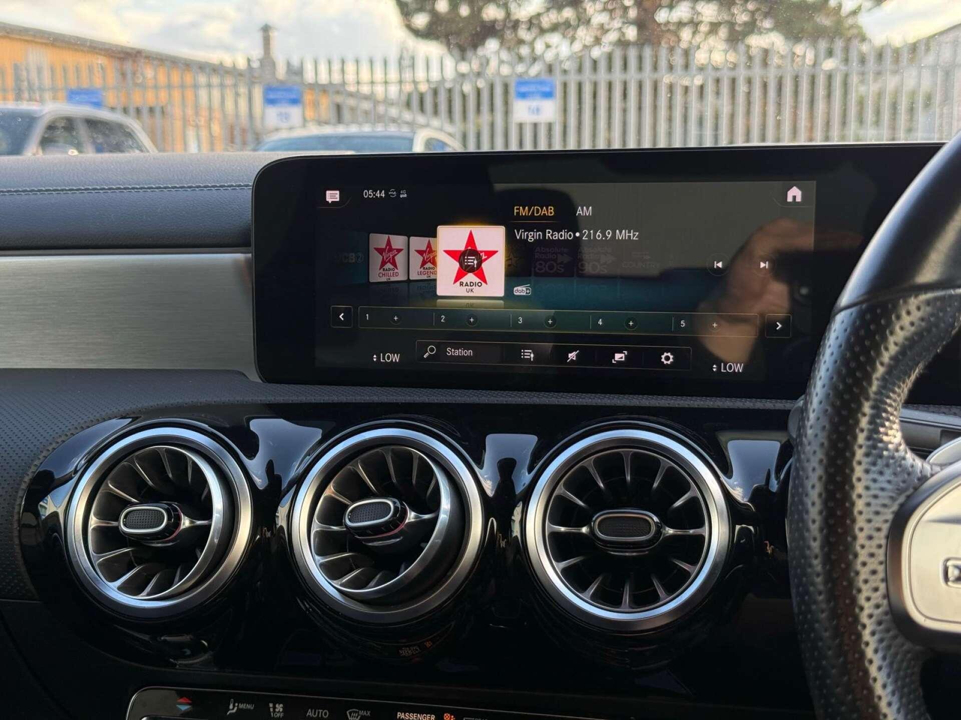 Mercedes-Benz Cla view 64