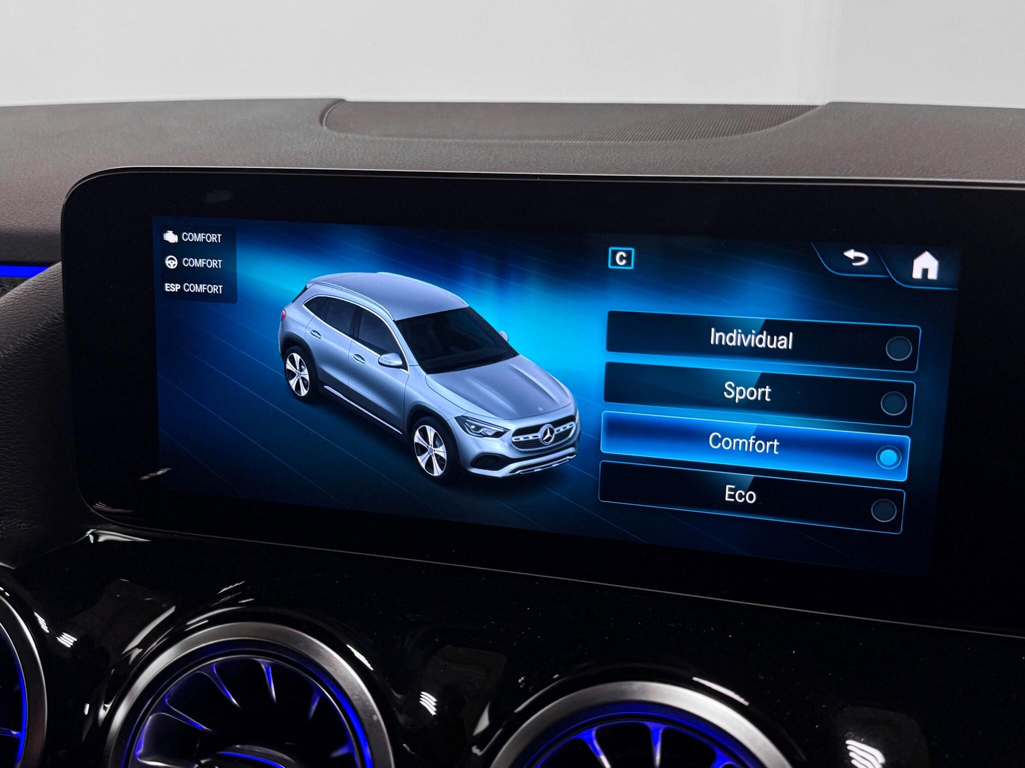 Mercedes-Benz Gla view 63