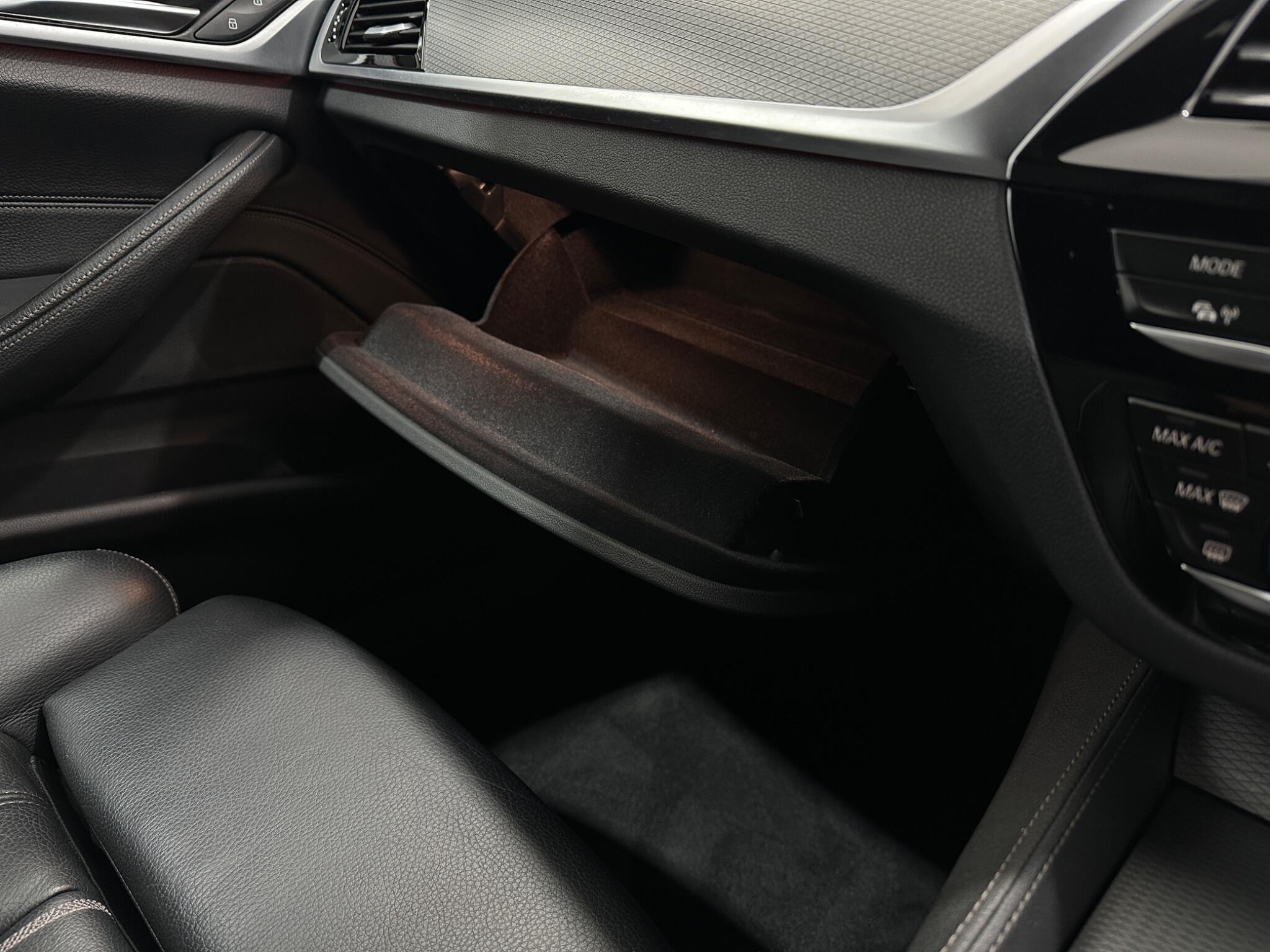 BMW 5 Series view 29