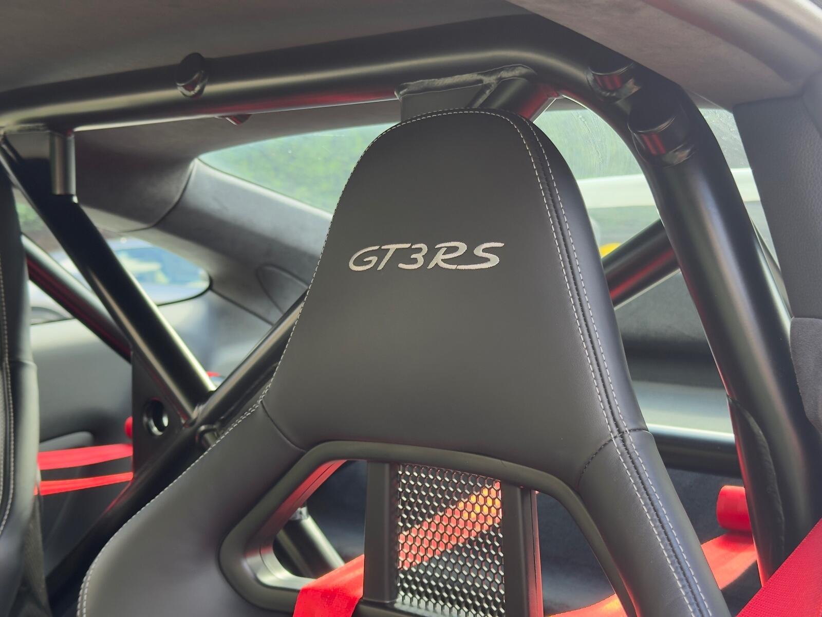 Porsche 911 view 35