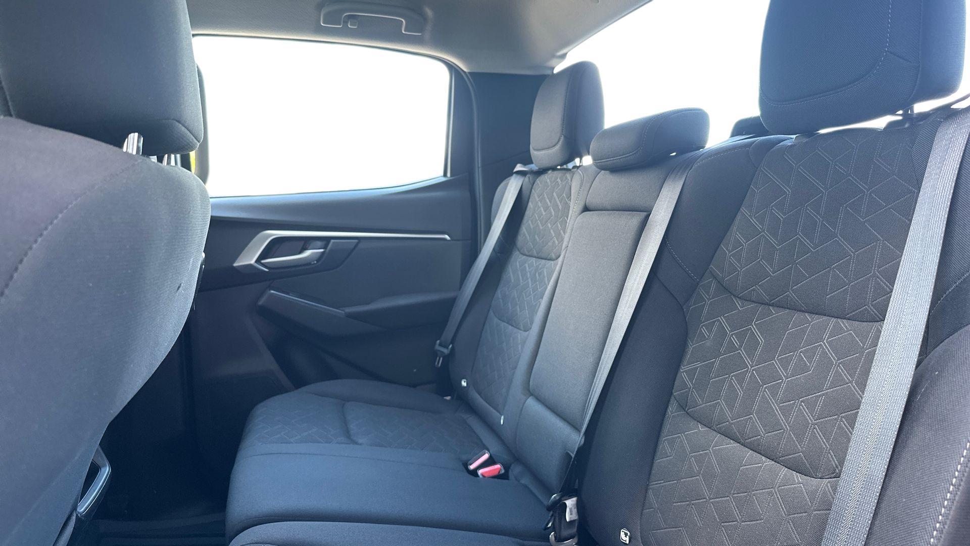 Isuzu D-Max view 4