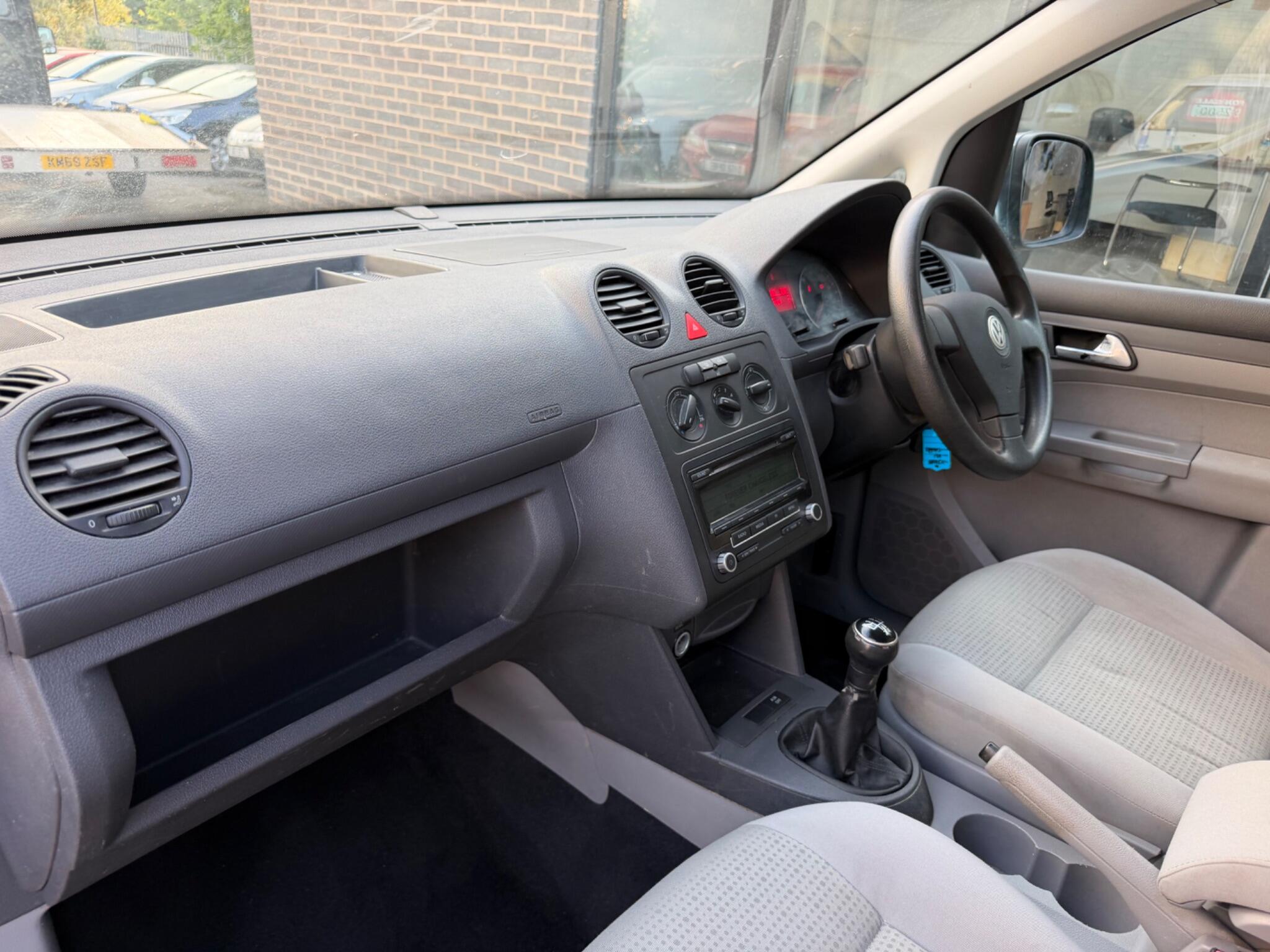 Volkswagen Caddy Maxi Life view 12