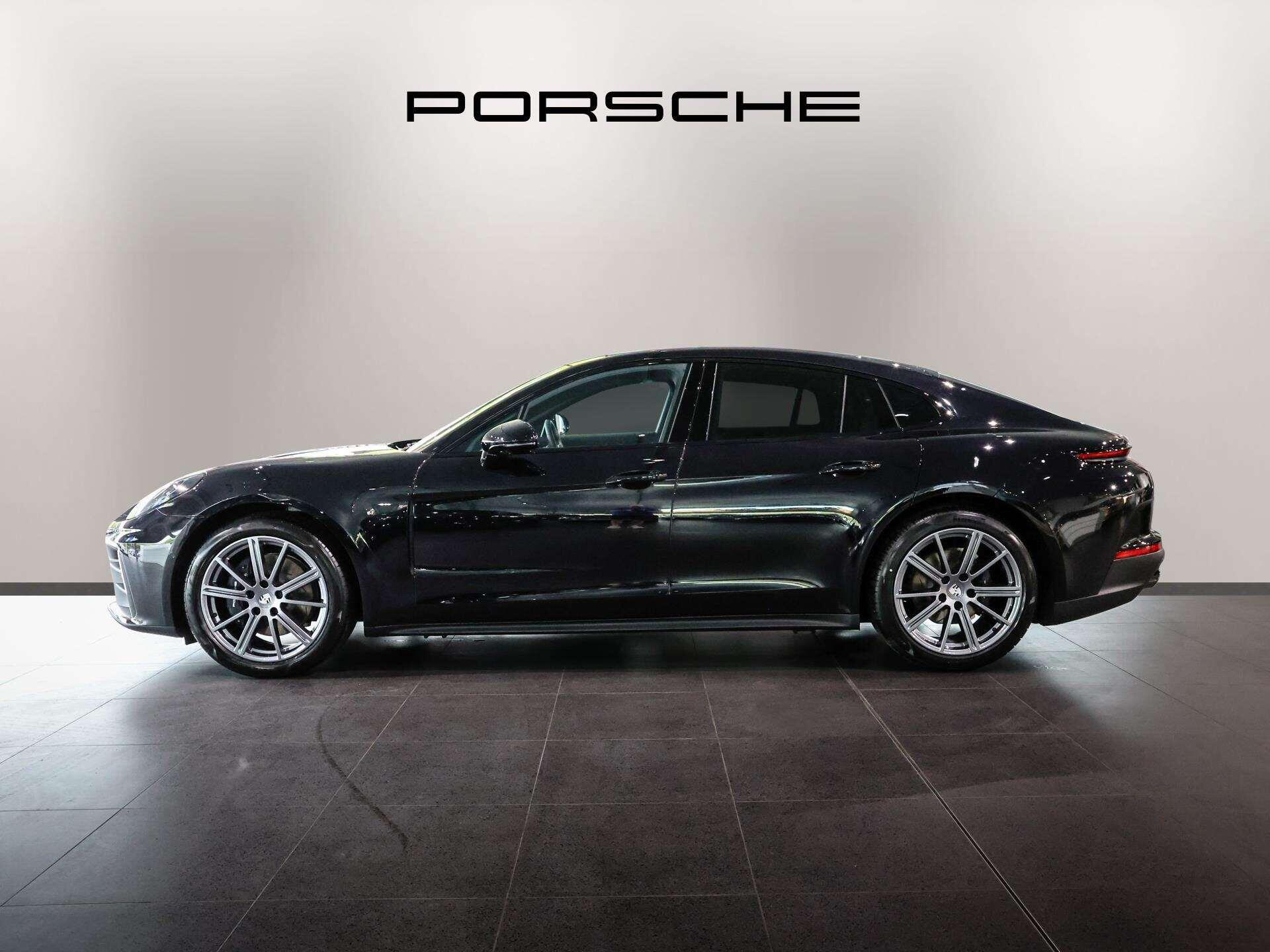 Porsche Panamera view 8