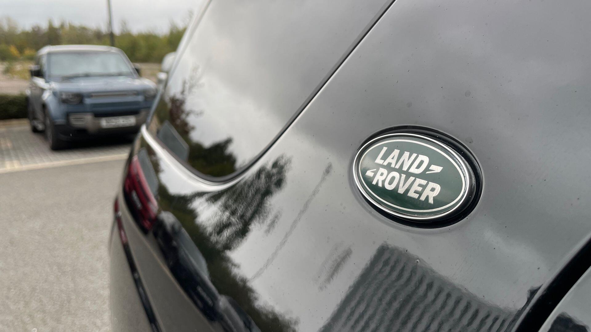 Land Rover Discovery Sport view 47