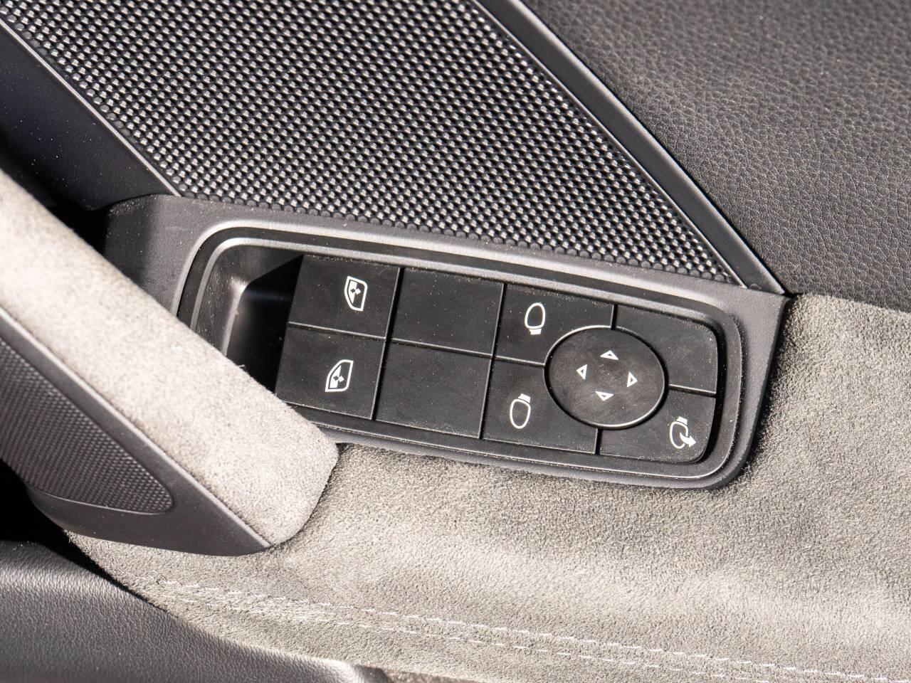Porsche 911 view 25