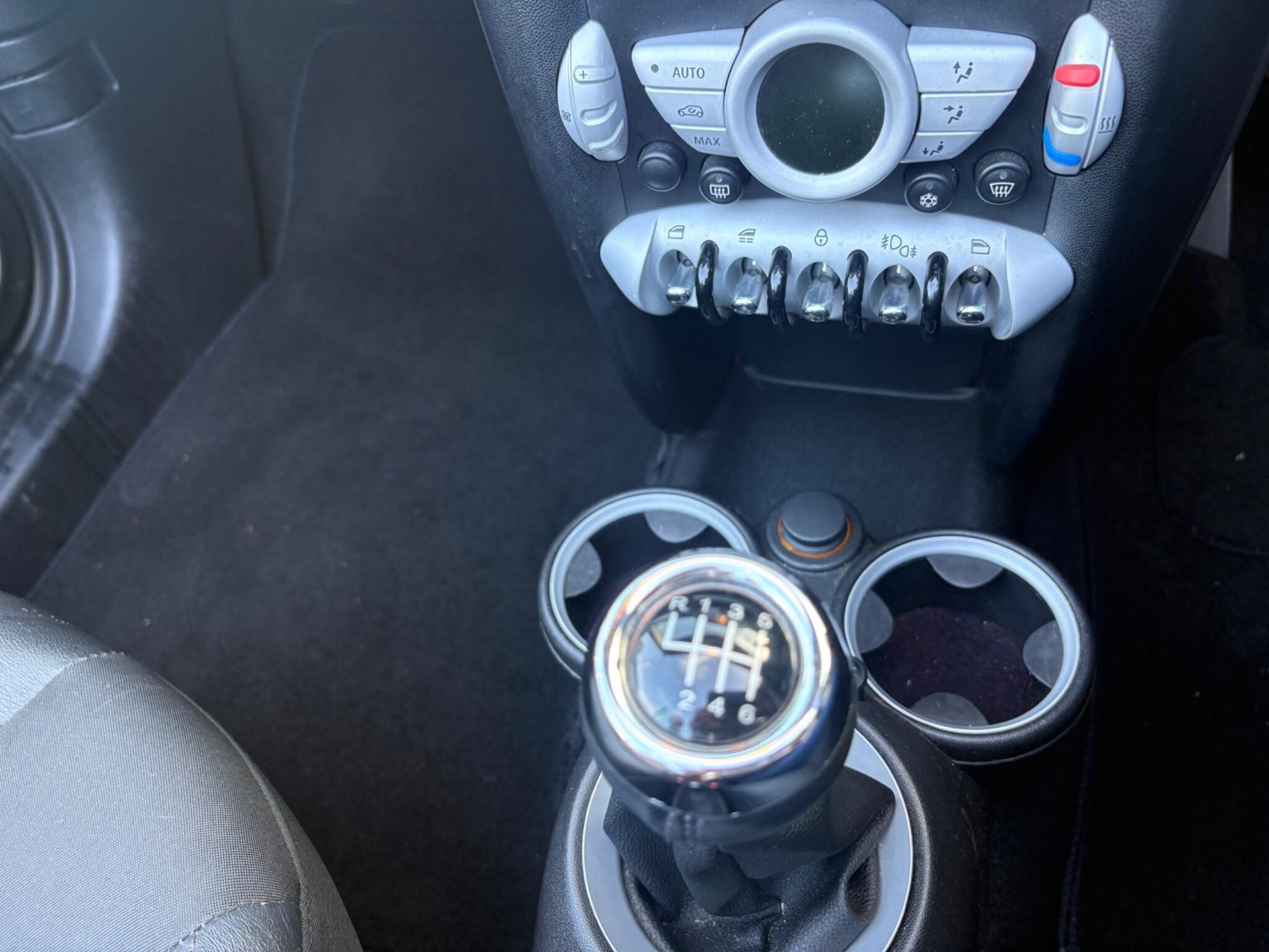 Mini Convertible view 17