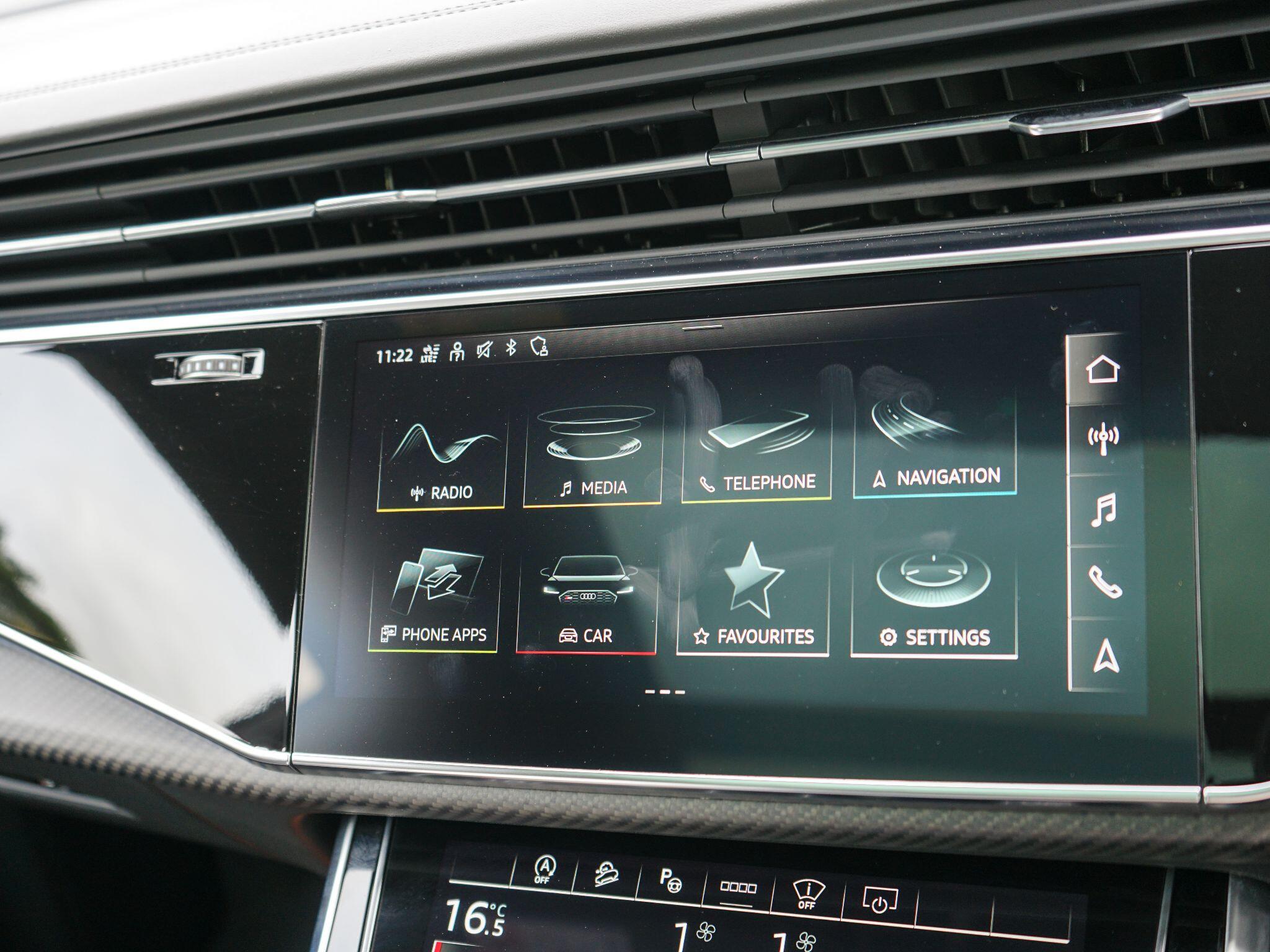 Audi RSQ8 view 32