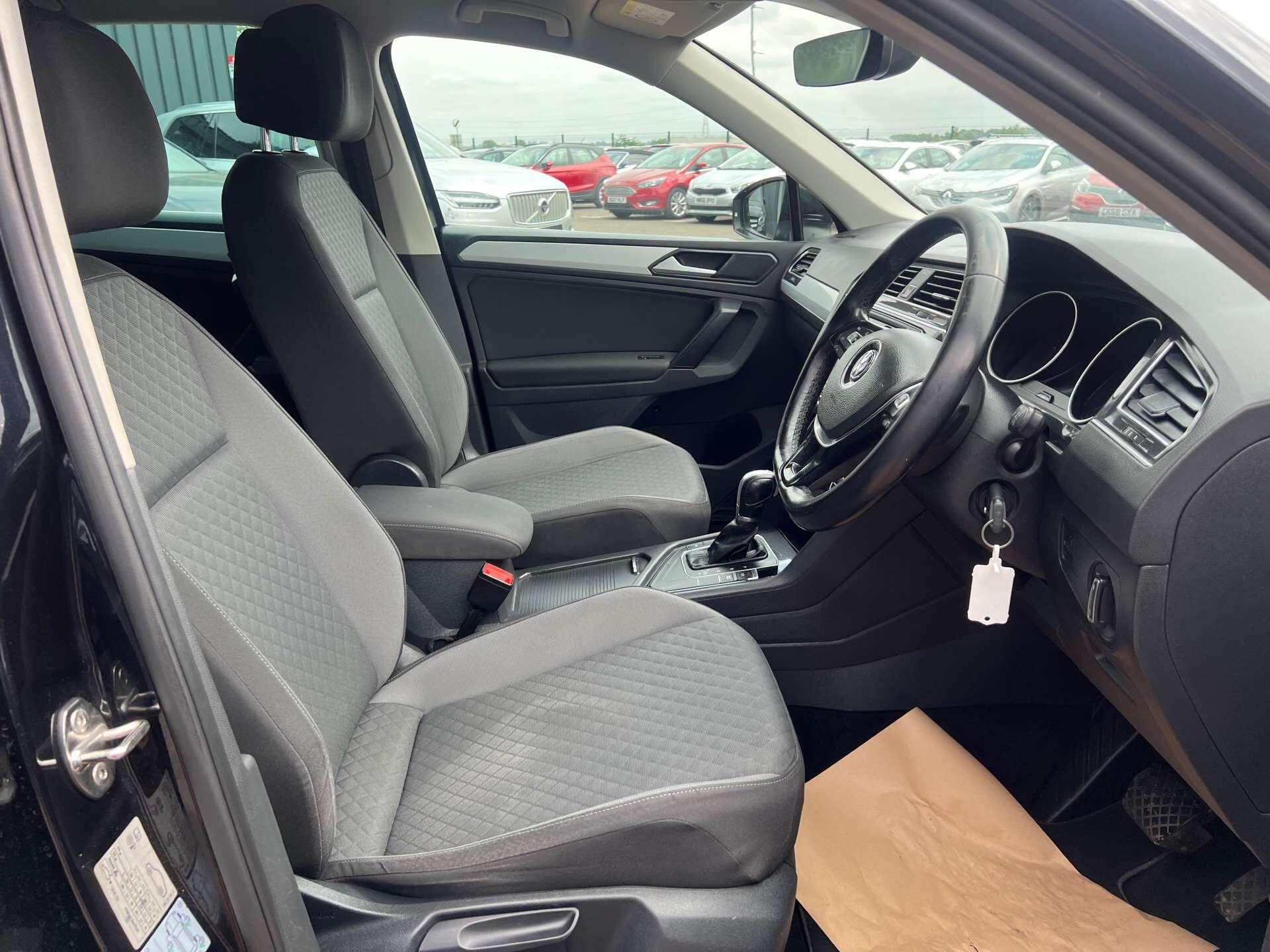 Volkswagen Tiguan view 16