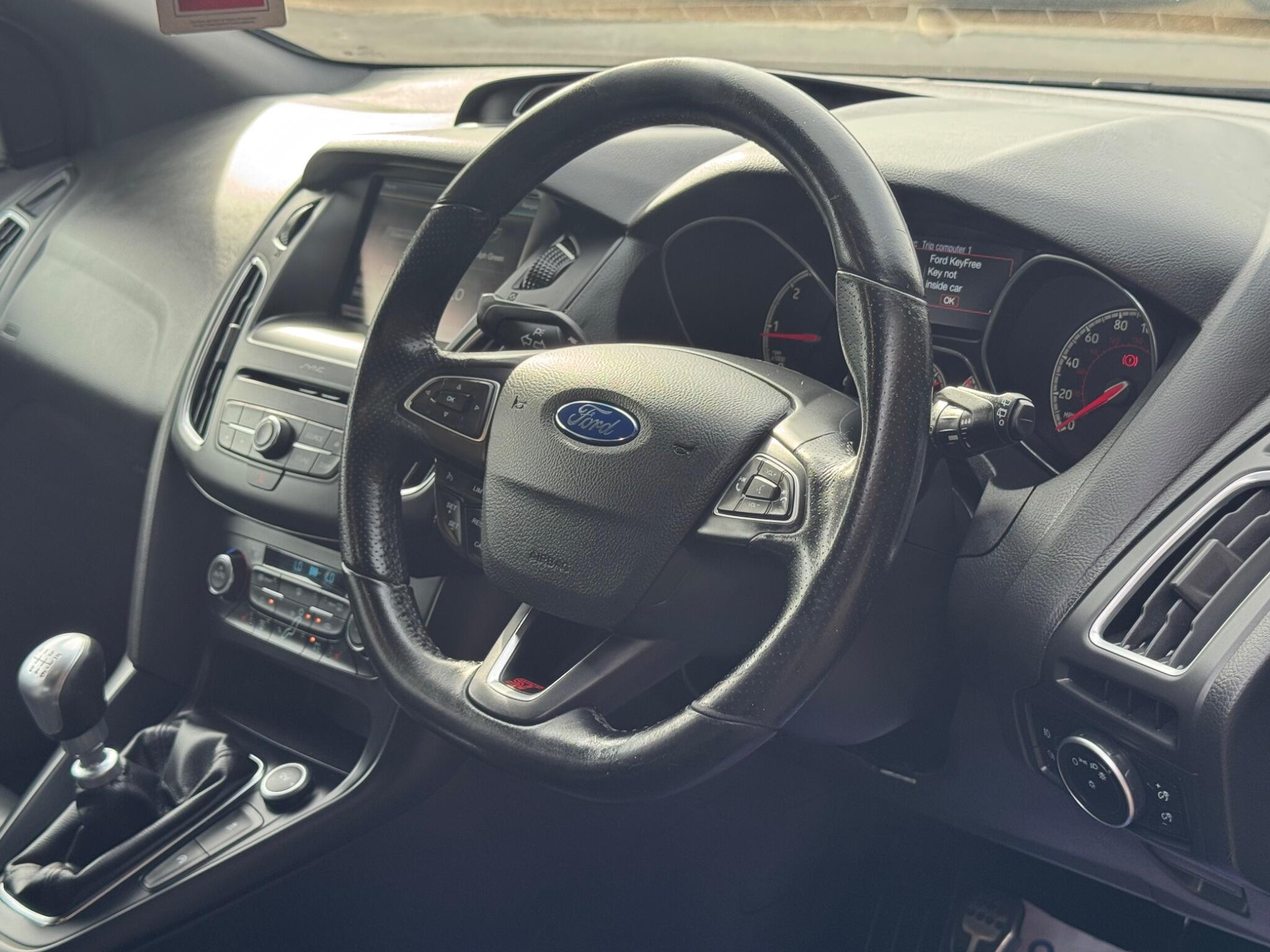 Ford Focus view 16