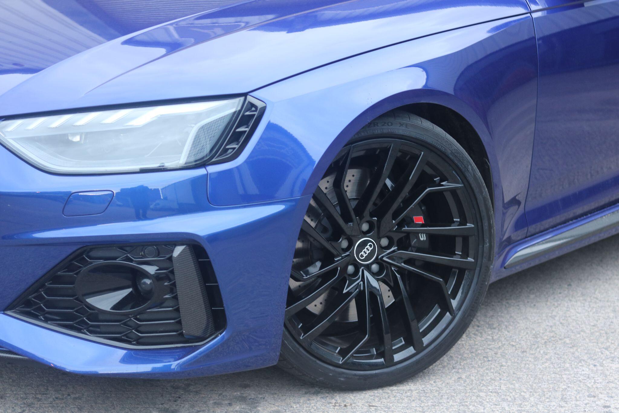 Audi RS4 view 6