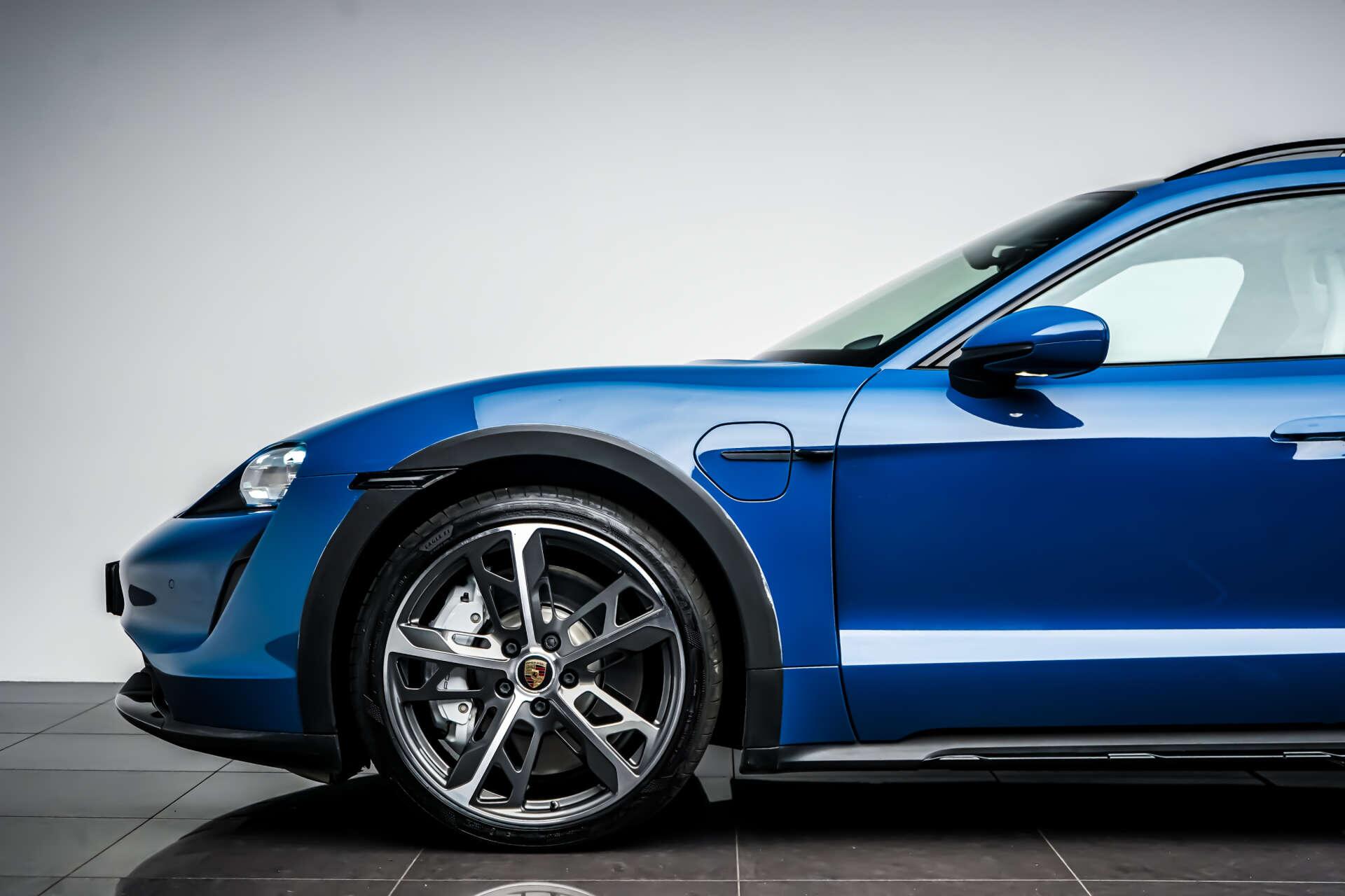 Porsche Taycan view 11